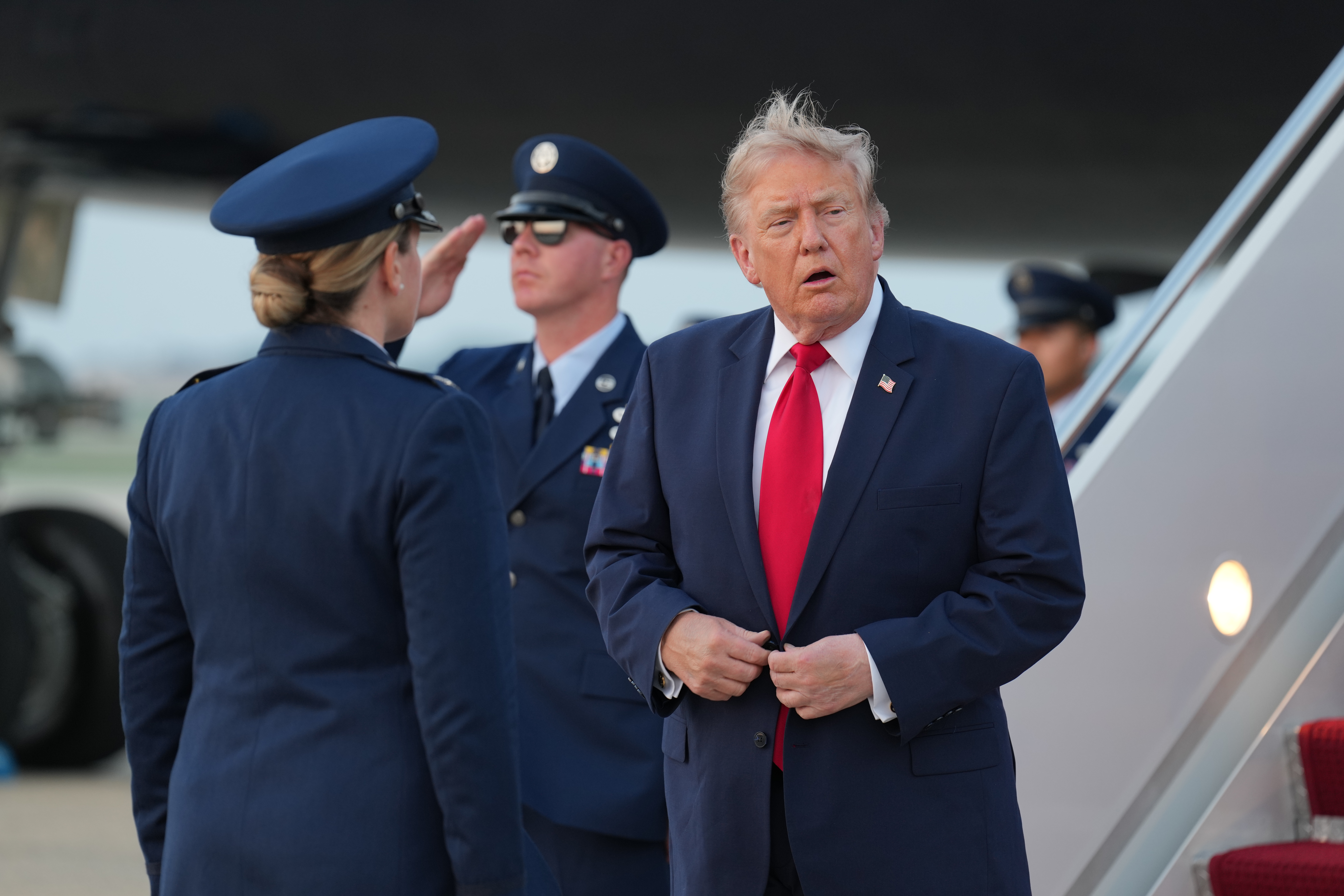 Trump amenaza a Irán con hacerle "pagar" por la muerte de soldados estadounidenses