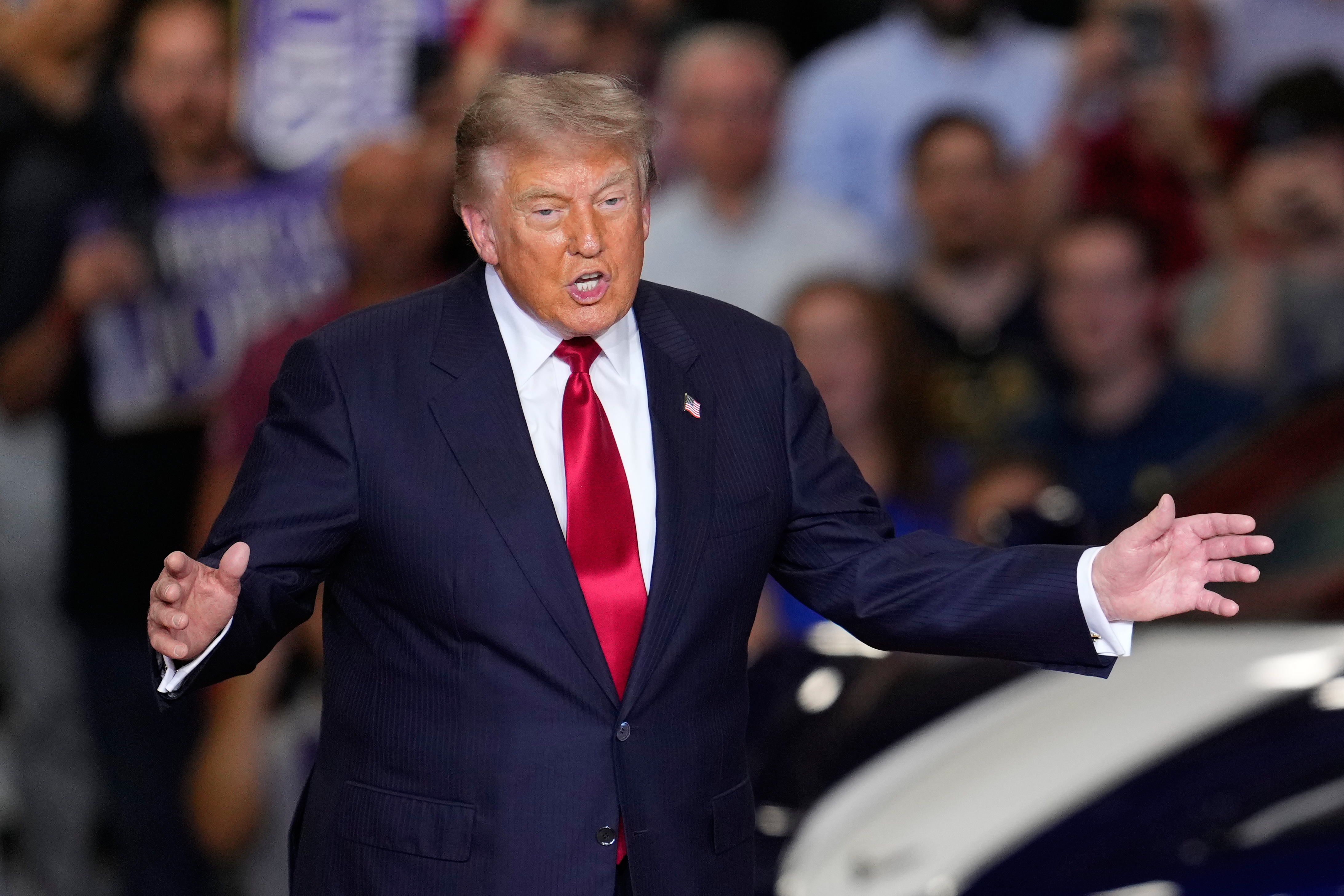Trump ordena detener los bombardeos contra Irán para negociar un acuerdo