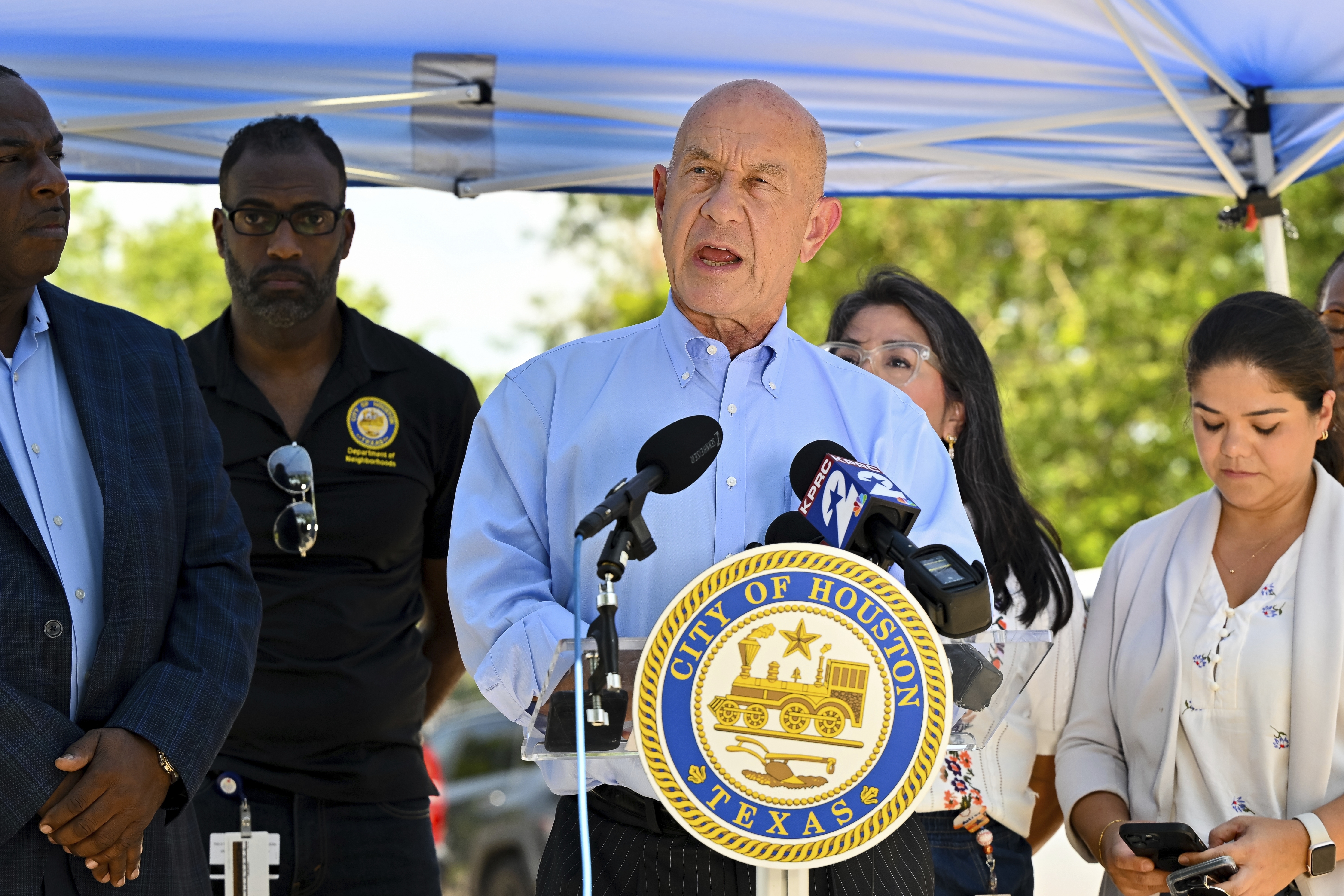 Alcalde de Houston descarta investigación por muerte de inmigrante abatido por agentes de ICE