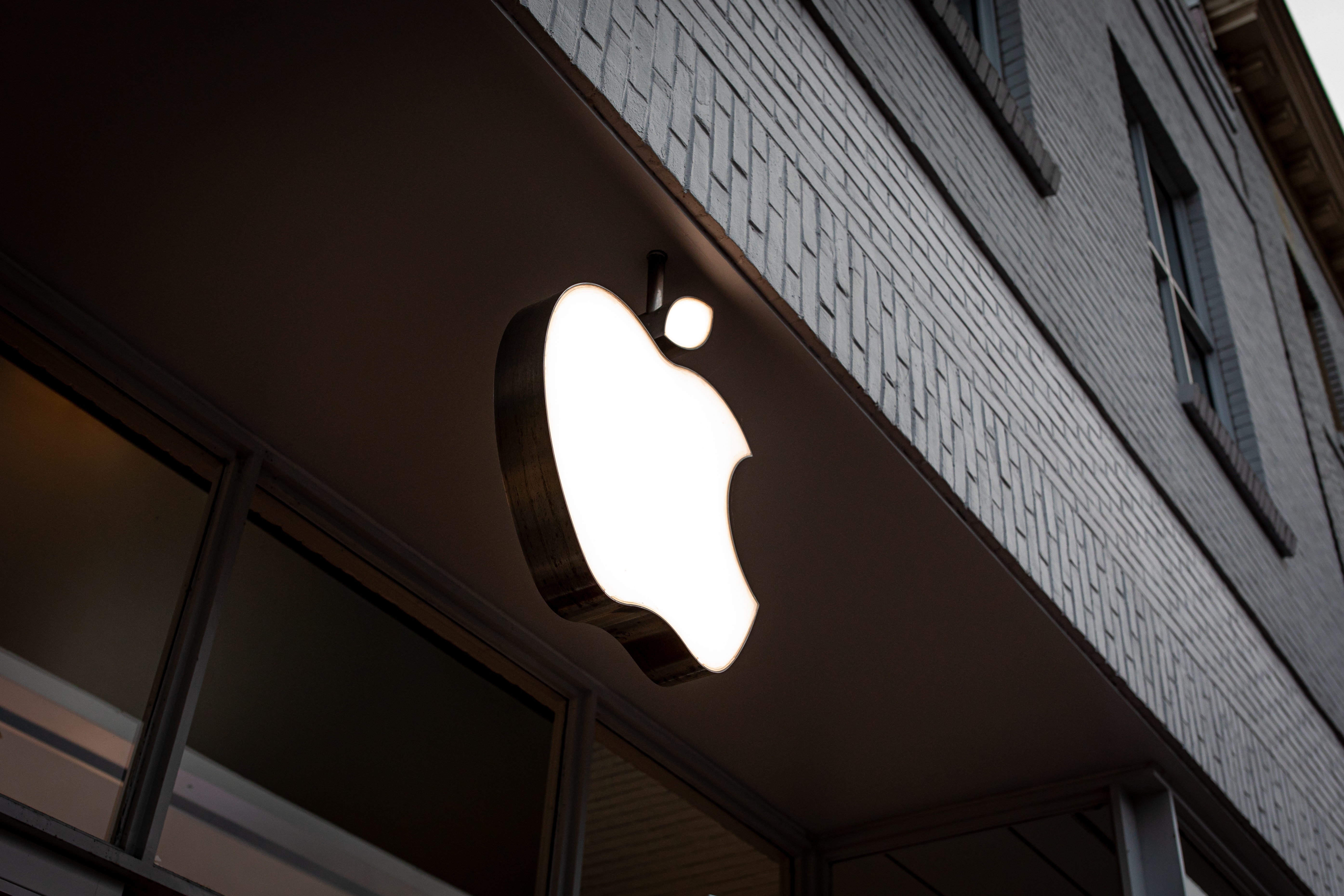 Apple supera a Nvidia y vuelve a ser la empresa más valiosa del mundo
