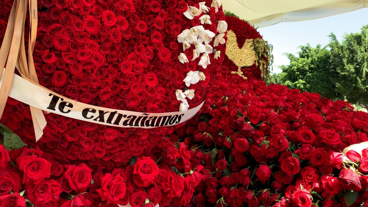 Tumba de “El Mencho” se llenó de arreglos florales con motivo de su cumpleaños