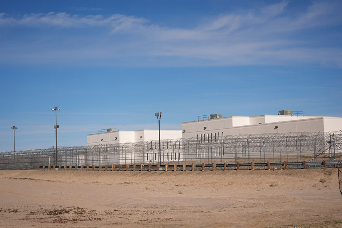 DHS paga millones para comprar dos de los mayores centros de detención de inmigrantes en California