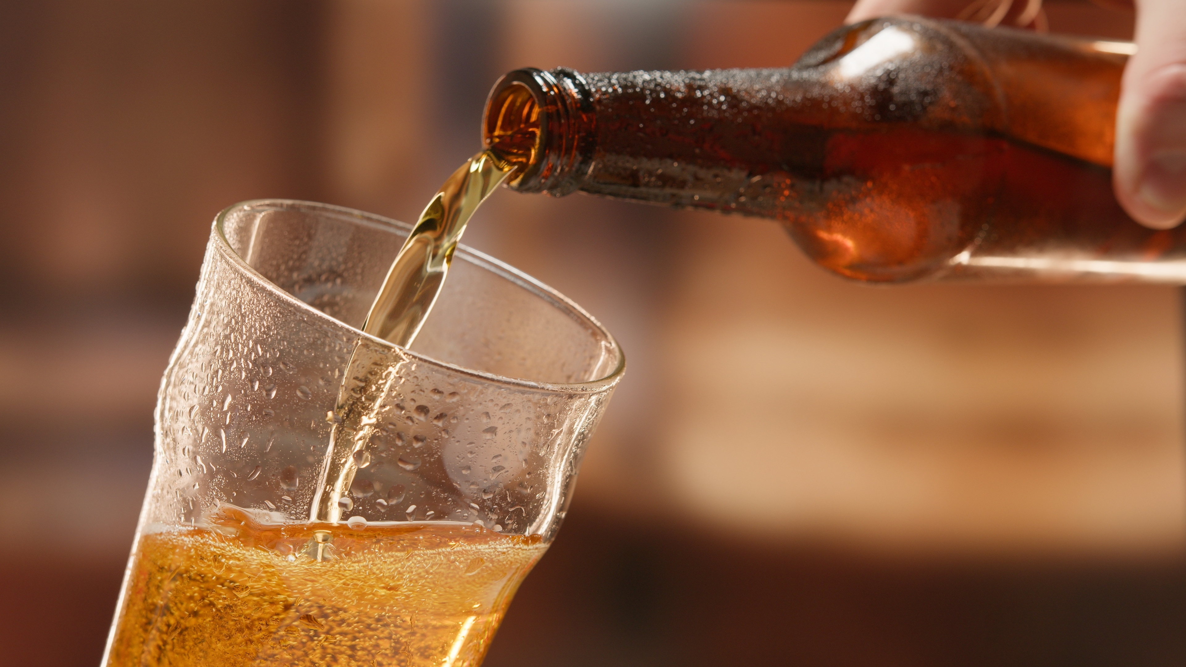 Investigan presunto consumo de cerveza por menores en graduación escolar de Oaxaca