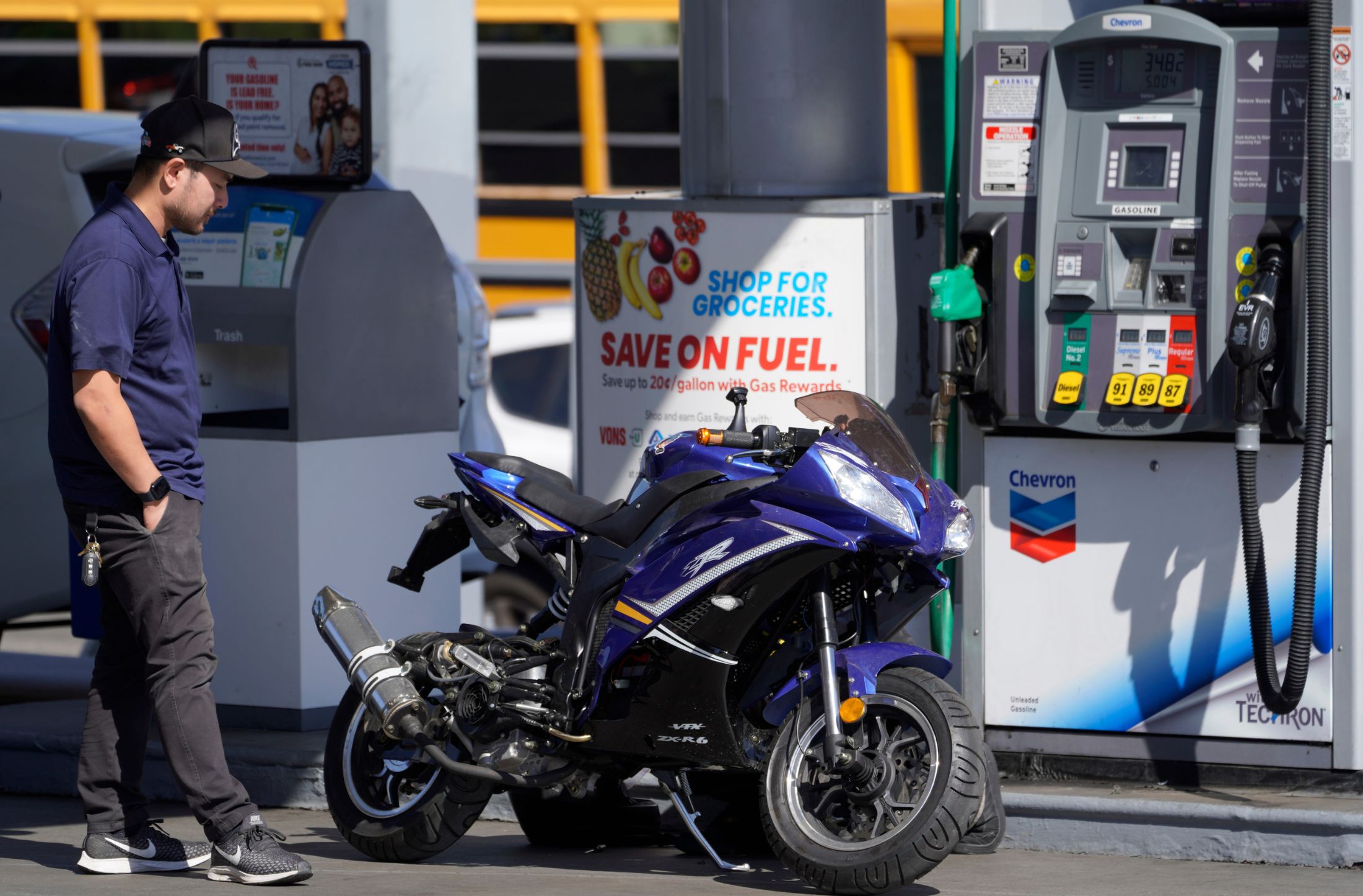 Gasolina en Los Ángeles rompe otro récord: dónde encontrar los precios más bajos