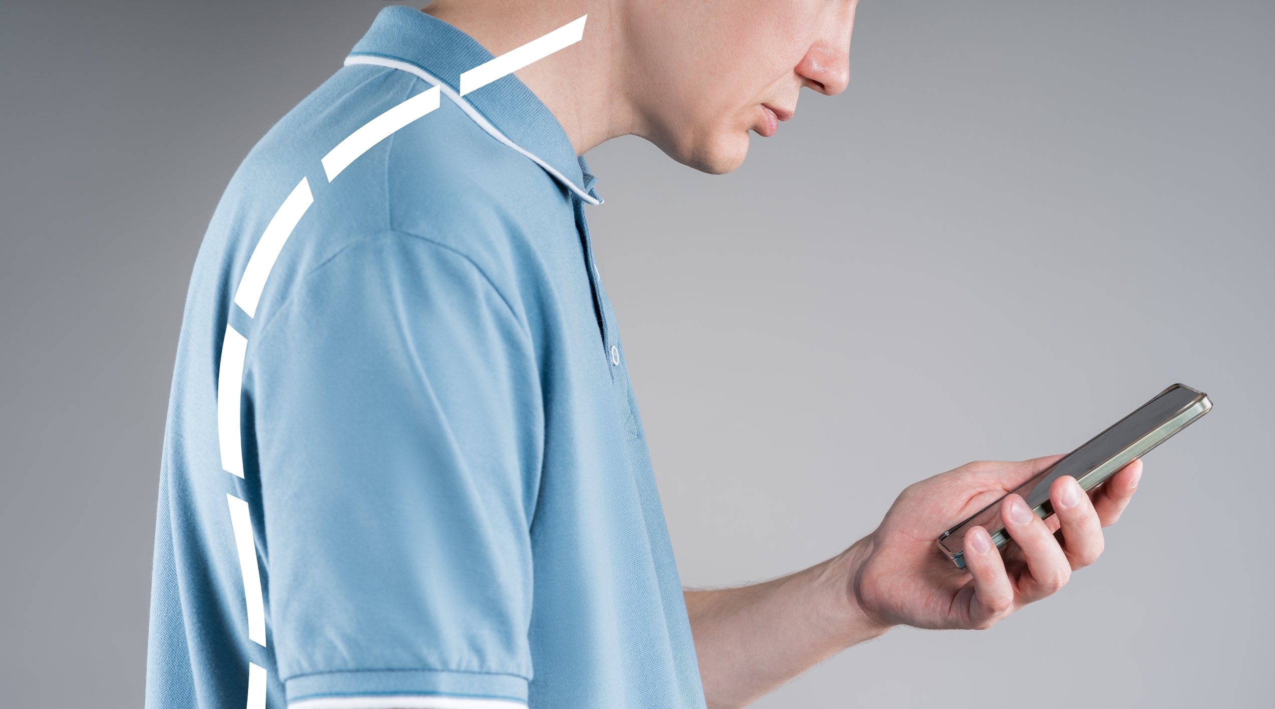 "Cuello tecnológico": cómo el uso del teléfono nos arruga el cuello y debilita las manos