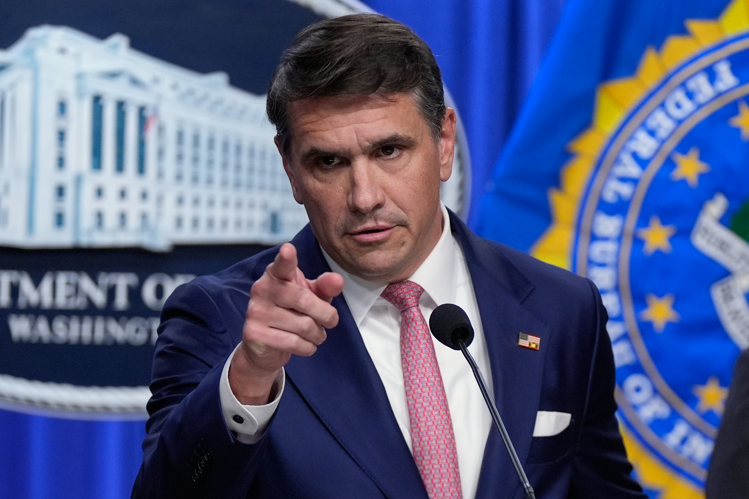 DOJ demanda a California para frenar la prohibición de pistolas tipo Glock promulgada en el estado