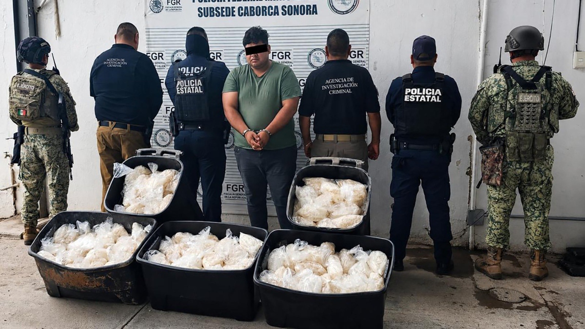 Ejército mexicano decomisa 200 kilos de metanfetamina ocultos en carretes de mangueras