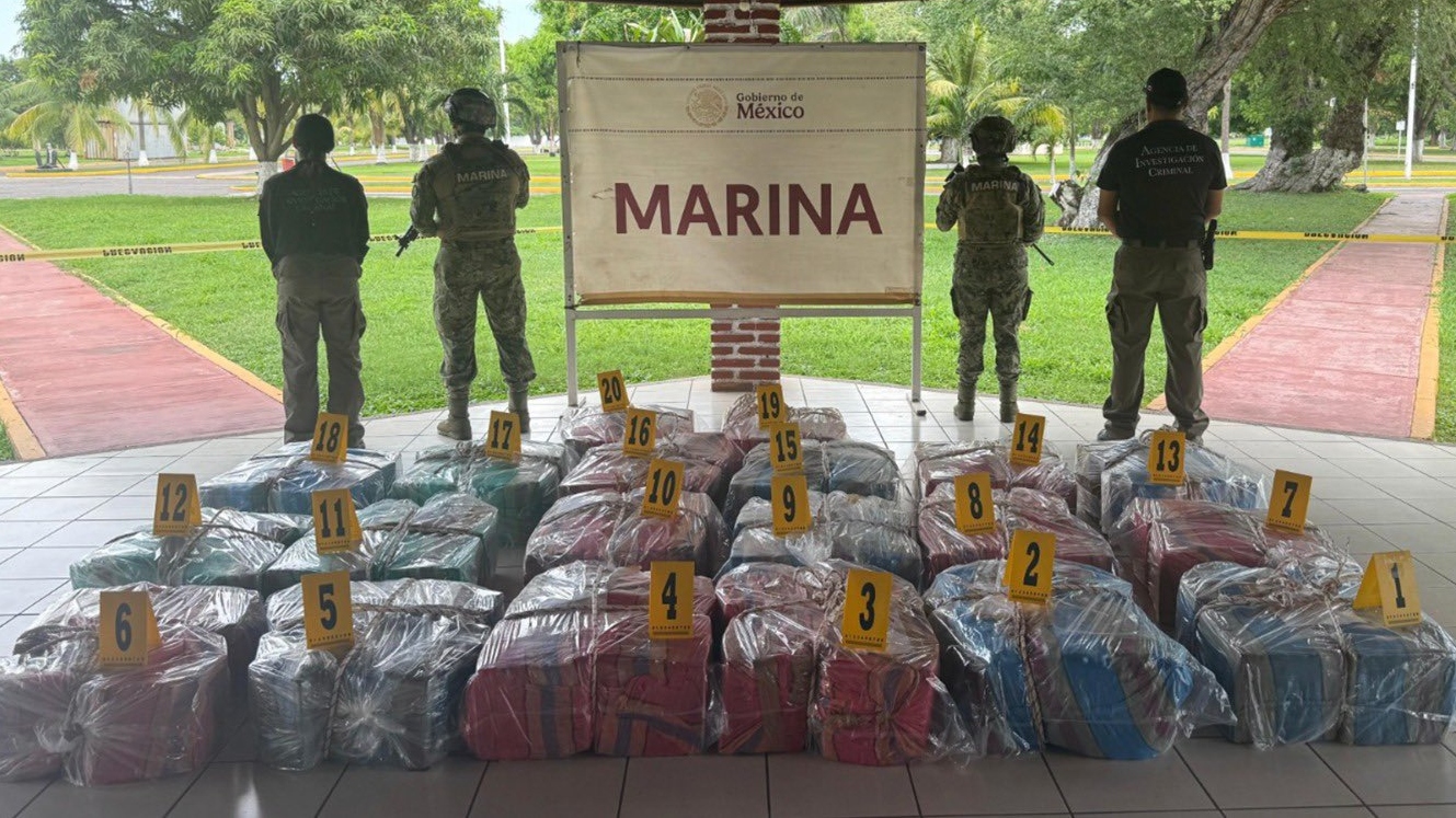 Marina de México incauta buque con más de una tonelada de cocaína en Michoacán valorada en 14.7 millones de dólares