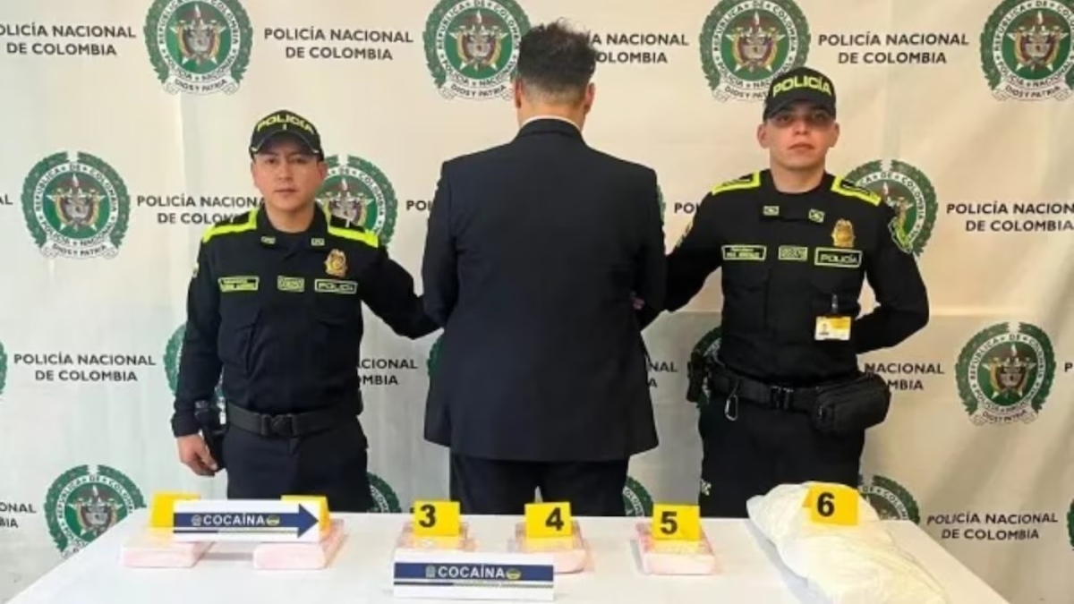 Un hombre que se hacía pasar como piloto llevaba 10 kilos de cocaína adheridos al cuerpo en aeropuerto de Colombia