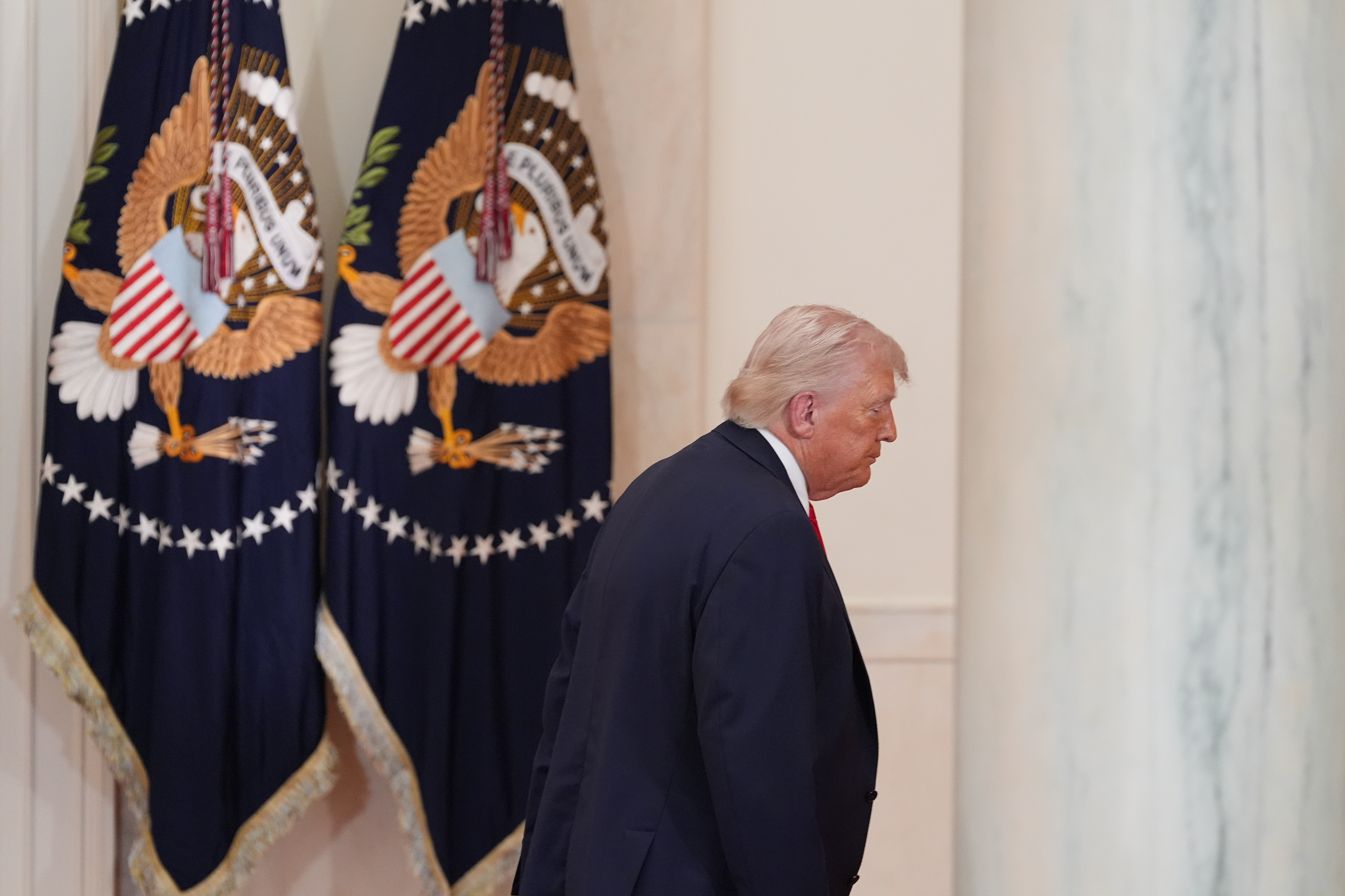 Irán rechaza negociar un acuerdo final con EE.UU. mientras Trump mantenga amenazas