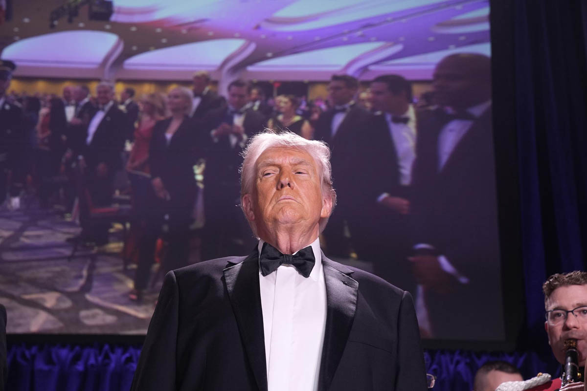 Opositores de Donald Trump le reprochan enriquecerse con criptomonedas aprovechándose de su cargo