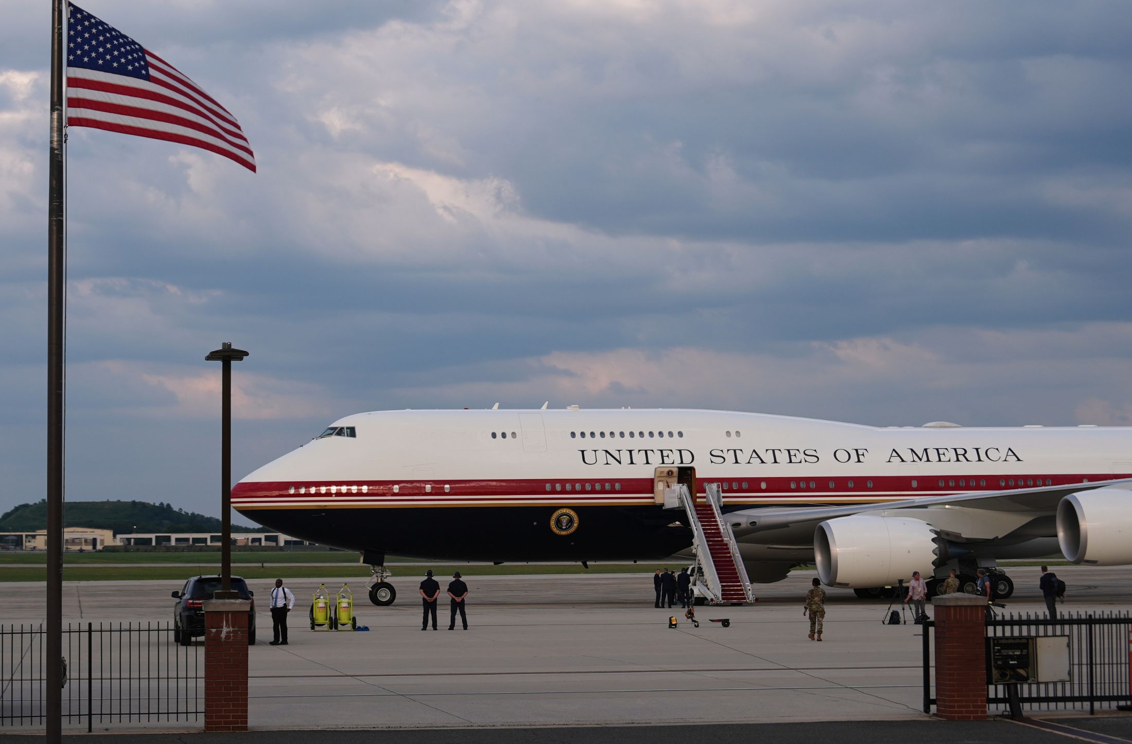 Amenaza contra Trump lo obliga a dejar el Boeing 747-8 y volar en el Air Force One antiguo