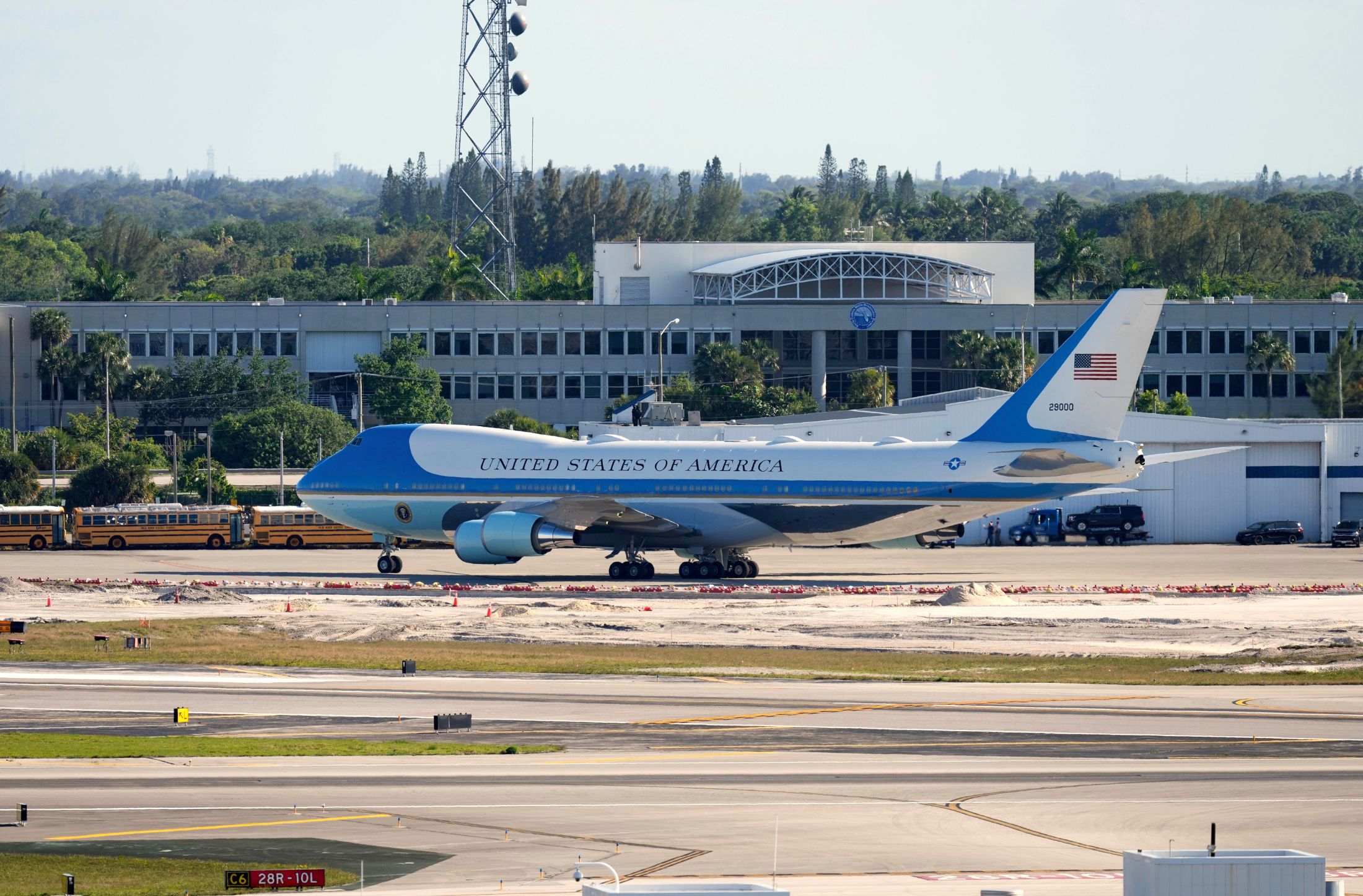 El aeropuerto de Palm Beach ya lleva el nombre de Trump, pero su código aún será PBI por 40 días