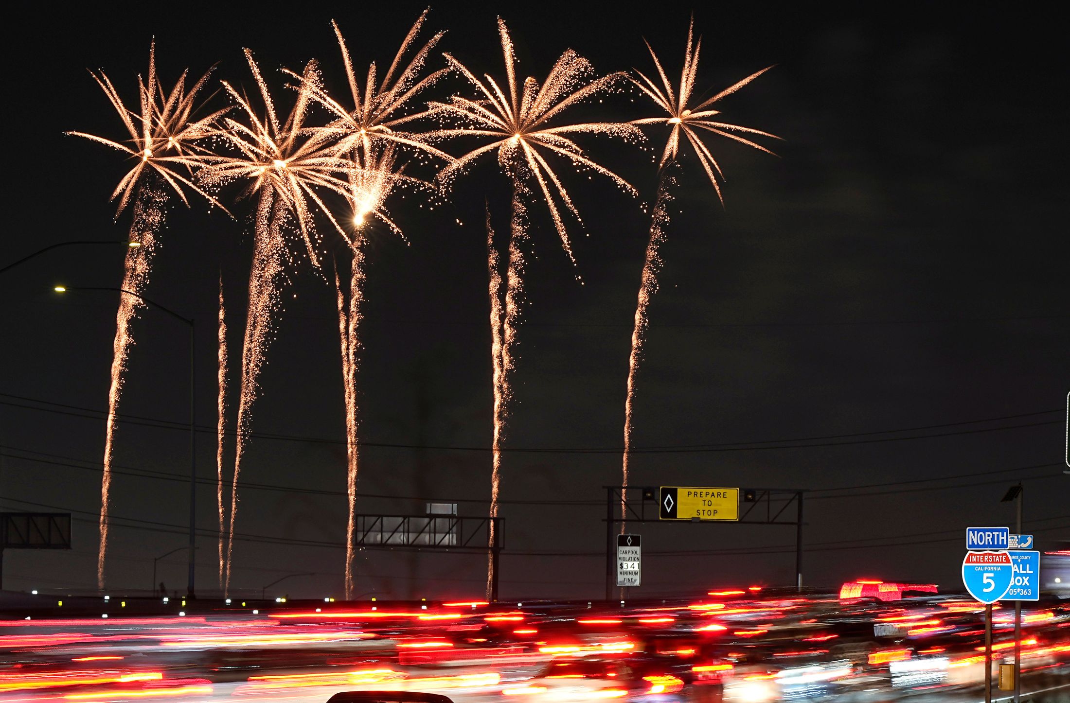 Fuegos artificiales del 4 de julio elevan contaminación del aire en el sur de California