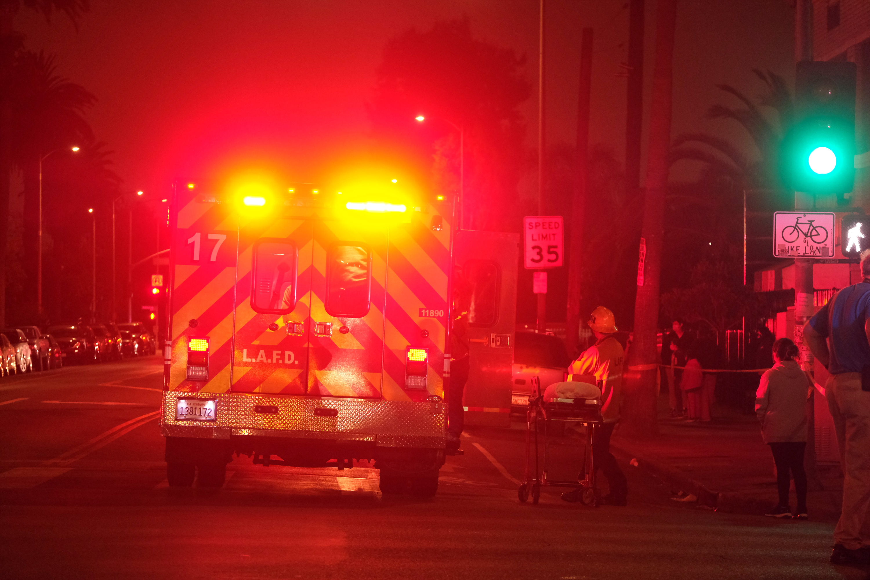Cuatro personas heridas por explosión de pirotecnia en el sur de California