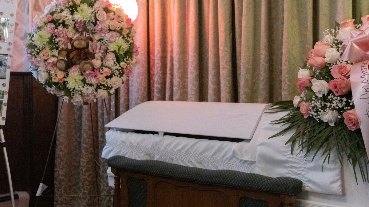 Detienen a empleado de una funeraria por falsificar el testamento de un hombre fallecido para robarle su herencia
