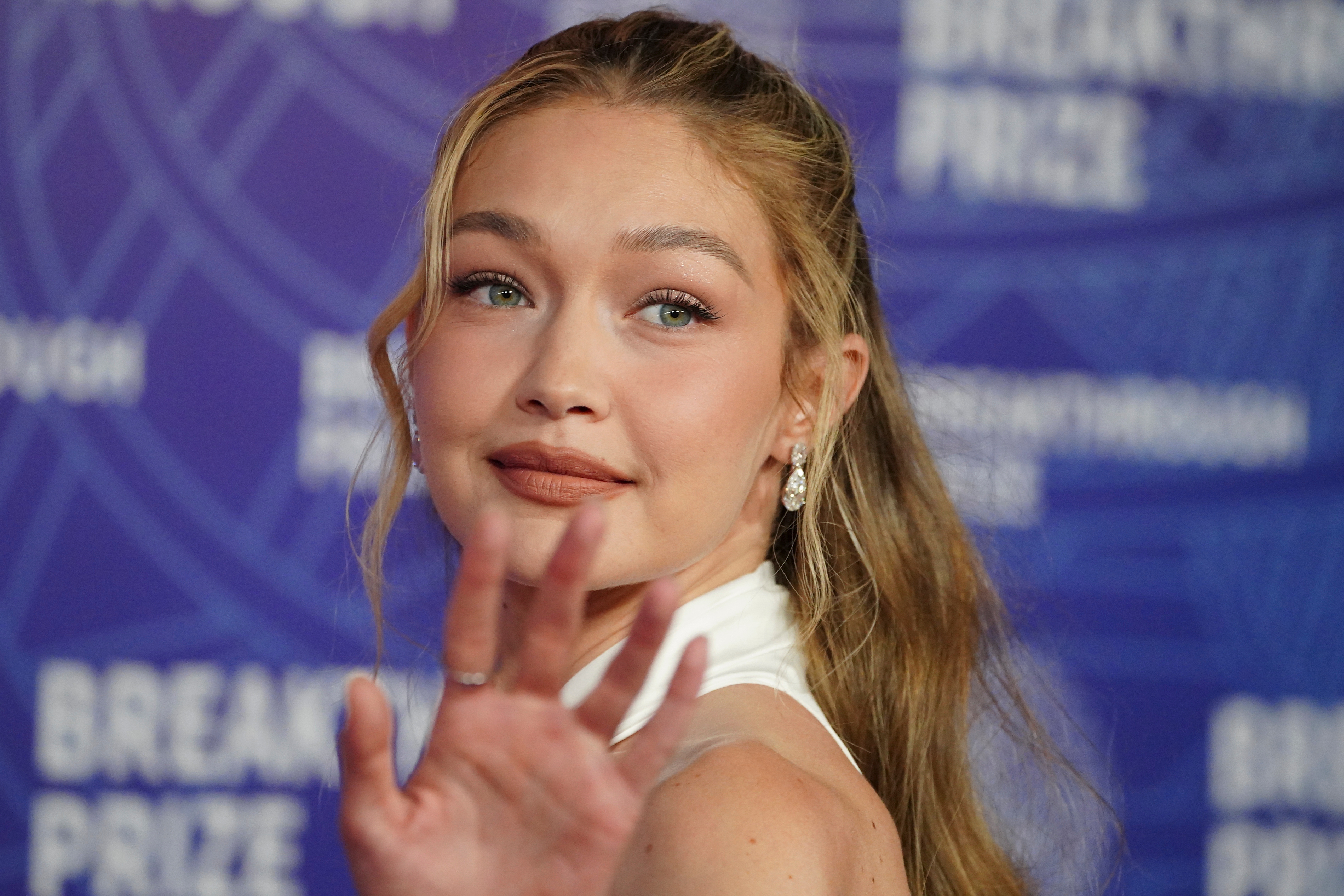 Gigi Hadid ofrece un vistazo íntimo de su escapada romántica en París con Bradley Cooper