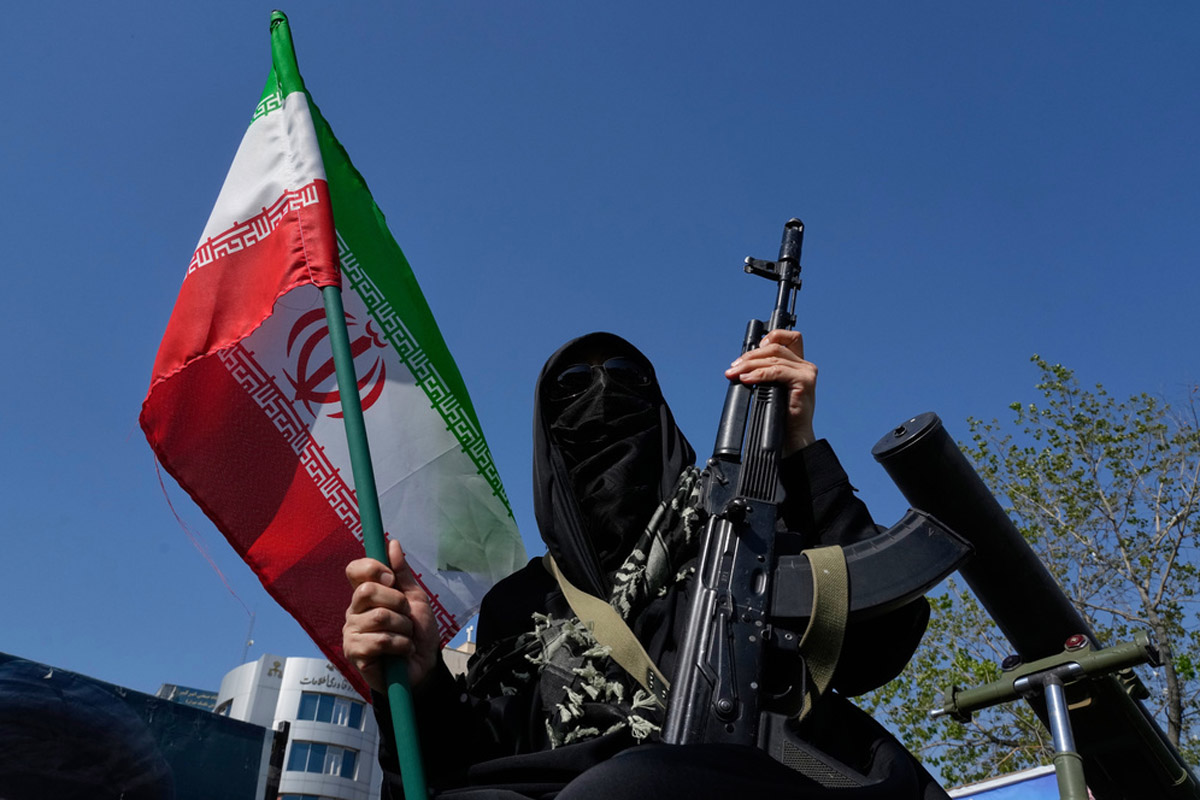 Irán afirma haber destruido 11 aeronaves estadounidenses y causado la muerte a 200 soldados enemigos