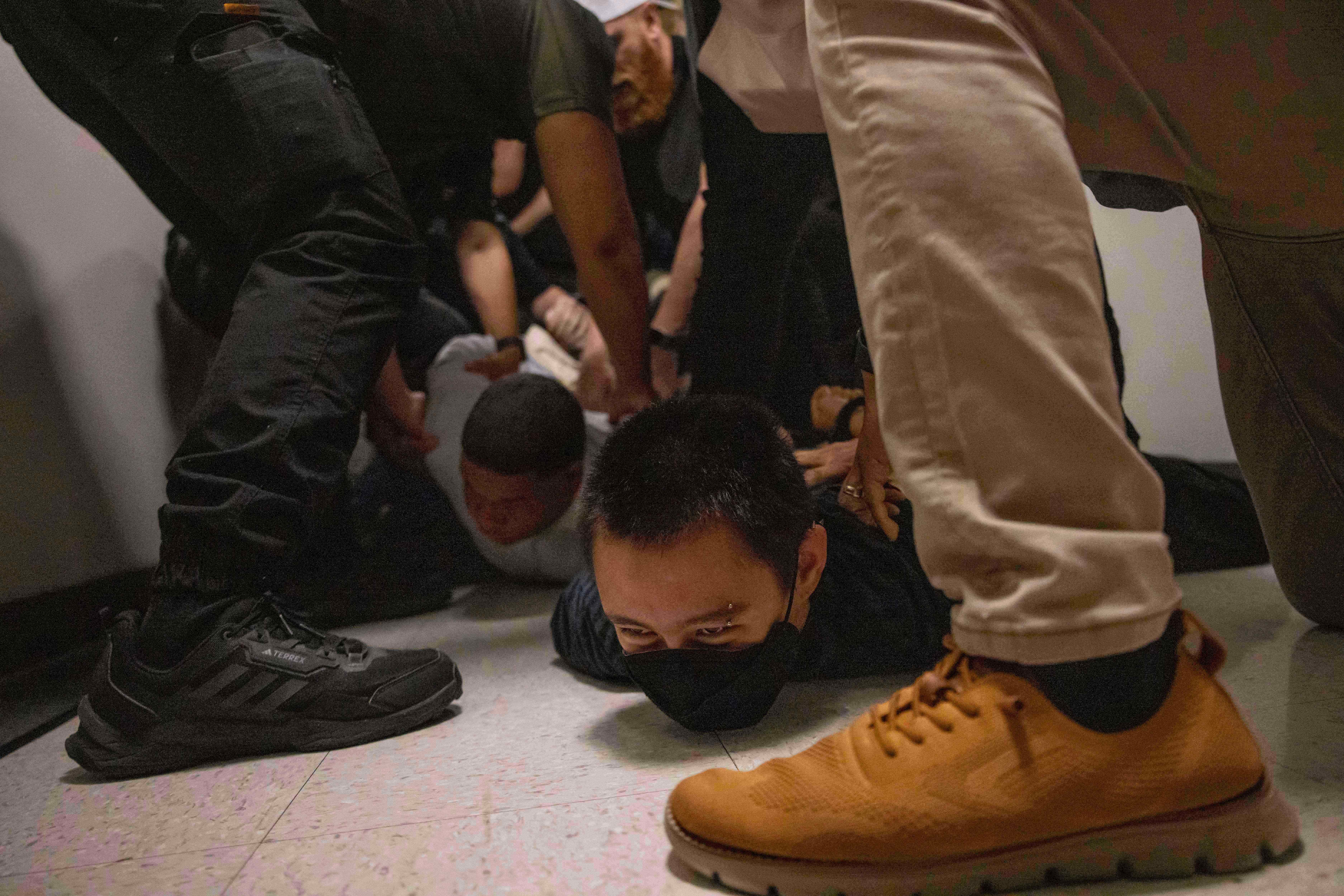 ICE detuvo a más de 10,000 inmigrantes en cinco días por orden de la Casa Blanca, revela NYT