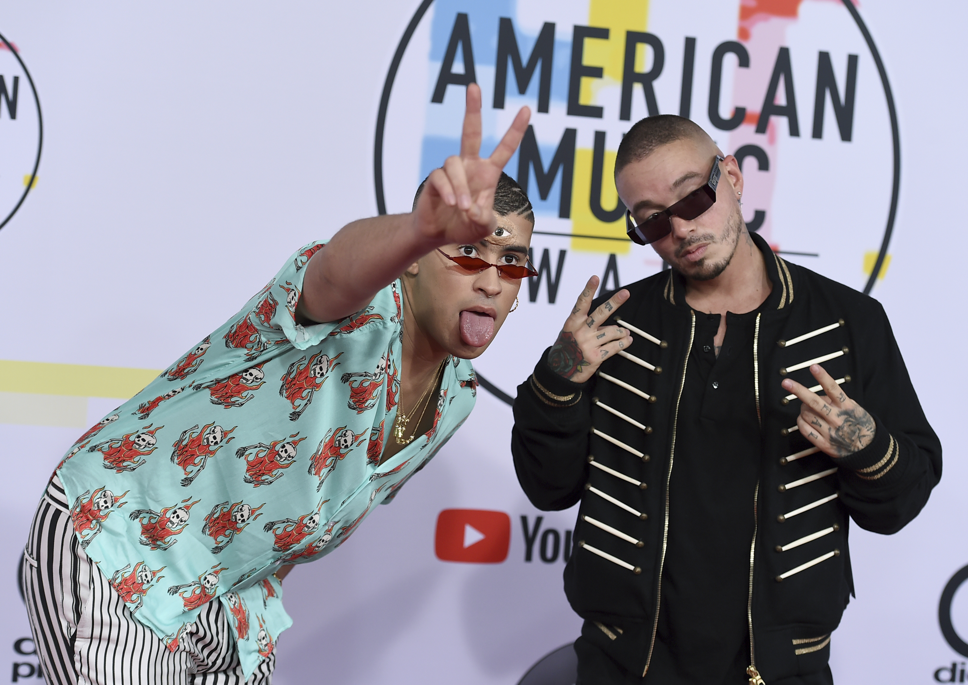 Bad Bunny y J Balvin llevaron el sabor latino a París en un explosivo reencuentro sobre el escenario