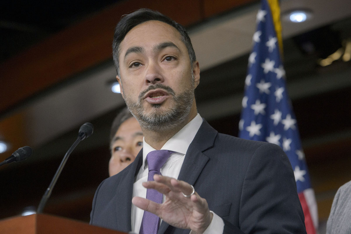 El demócrata Joaquín Castro acusó al ICE por intentar deportar a familias venezolanas tras terremotos en su país