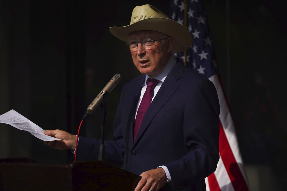 Ken Salazar insiste que el secuestro de "El Mayo" Zambada no fue una operación a cargo de EE.UU.