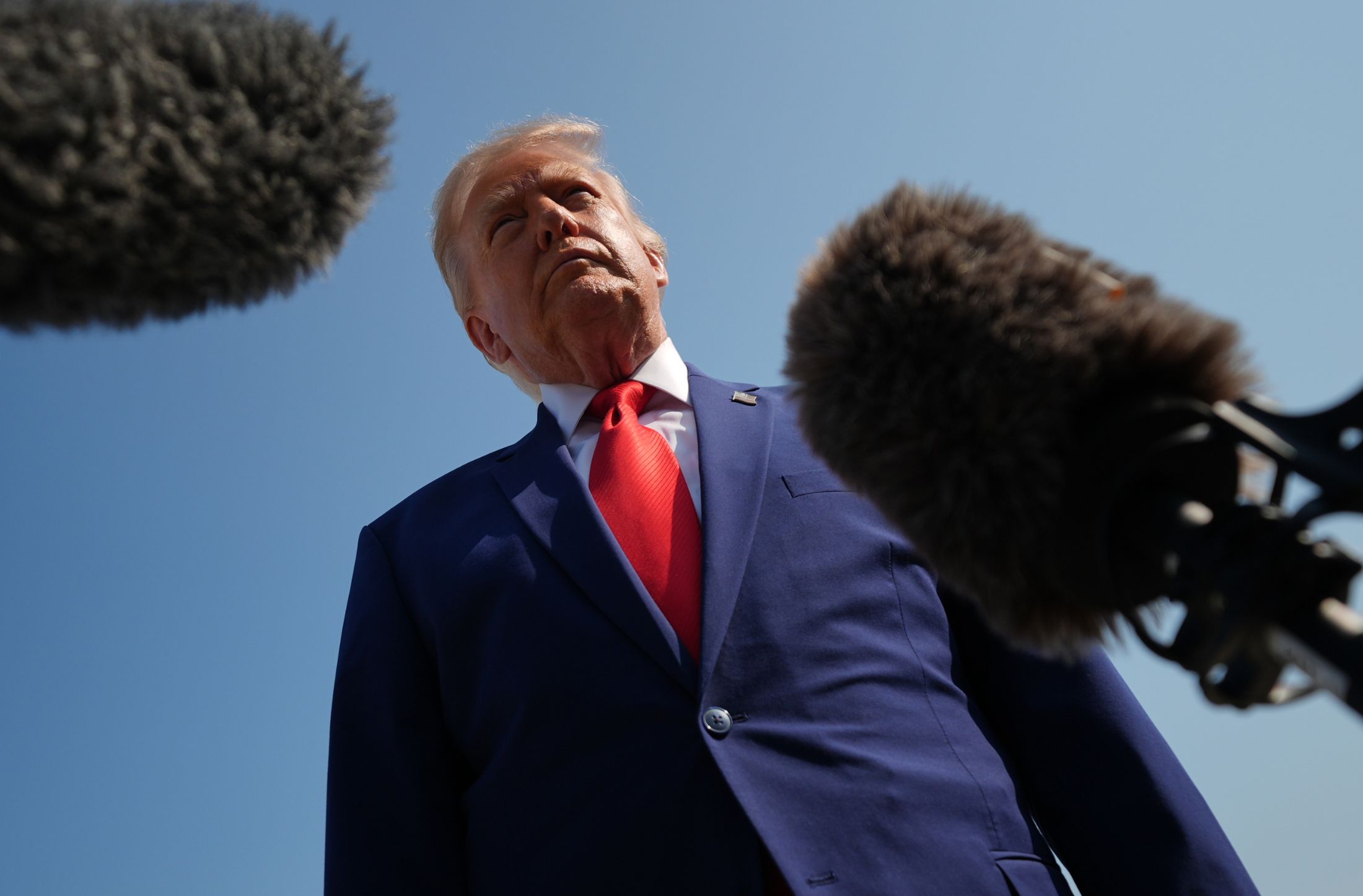 Juez ordena a Trump entregar registros financieros en demanda de BBC por difamación