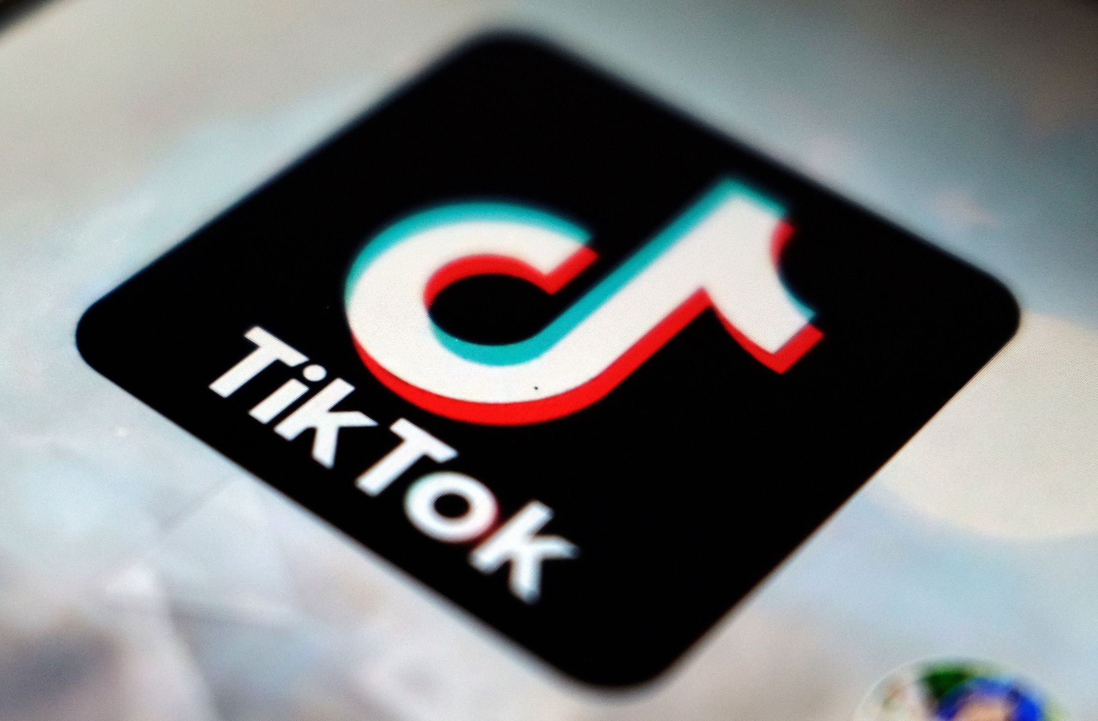 DOJ levanta restricción sobre TikTok en dispositivos federales tras cambio de propiedad