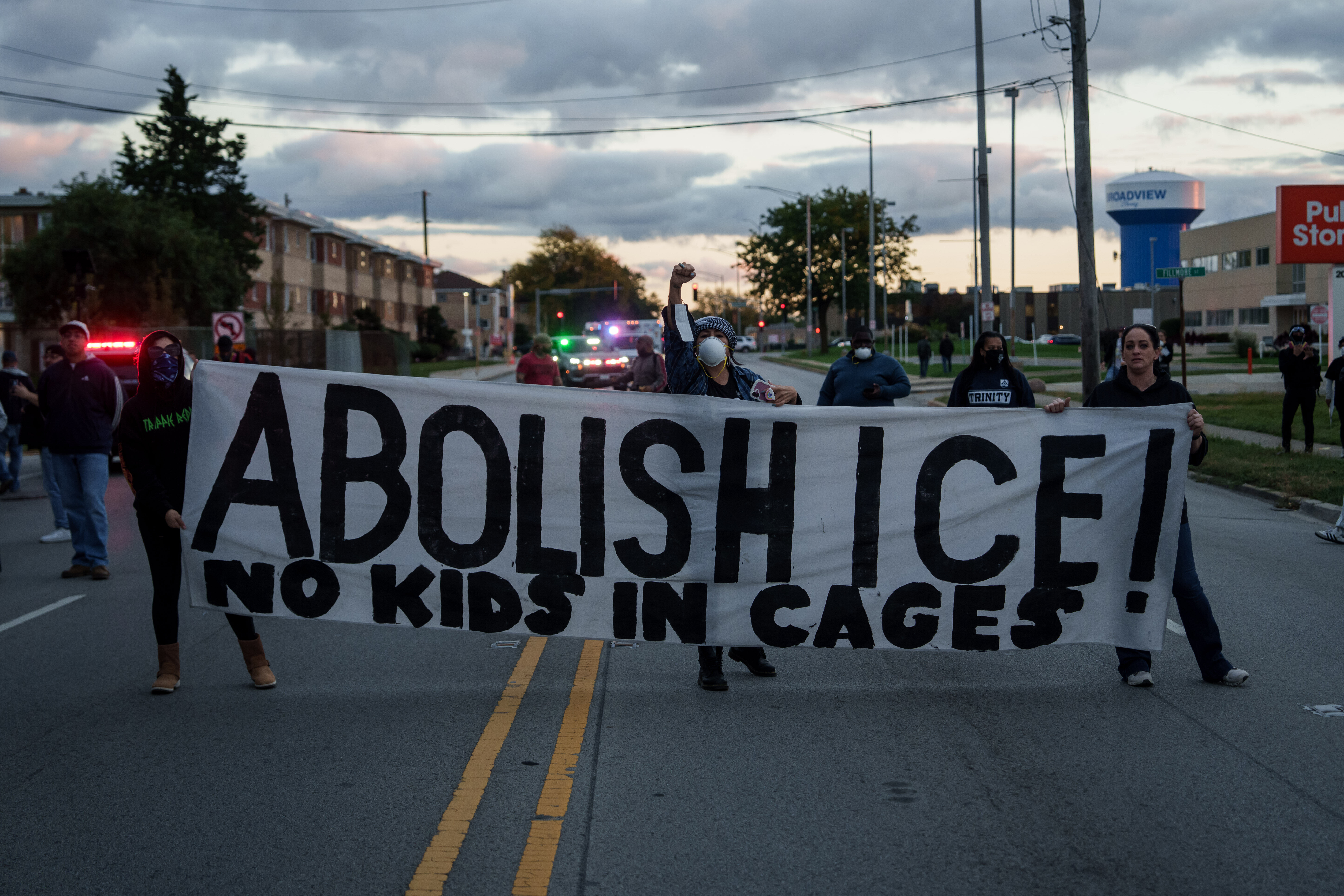 Más de 24 estados demandan a Trump por condicionar fondos federales con cooperación obligatoria a ICE