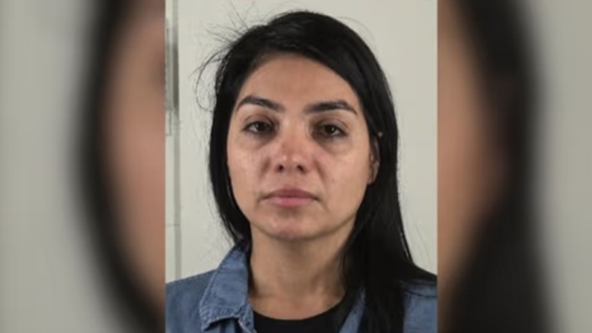 Capturan en Texas a mujer hispana que asesinó a su amiga hace 14 años con más de 100 puñaladas