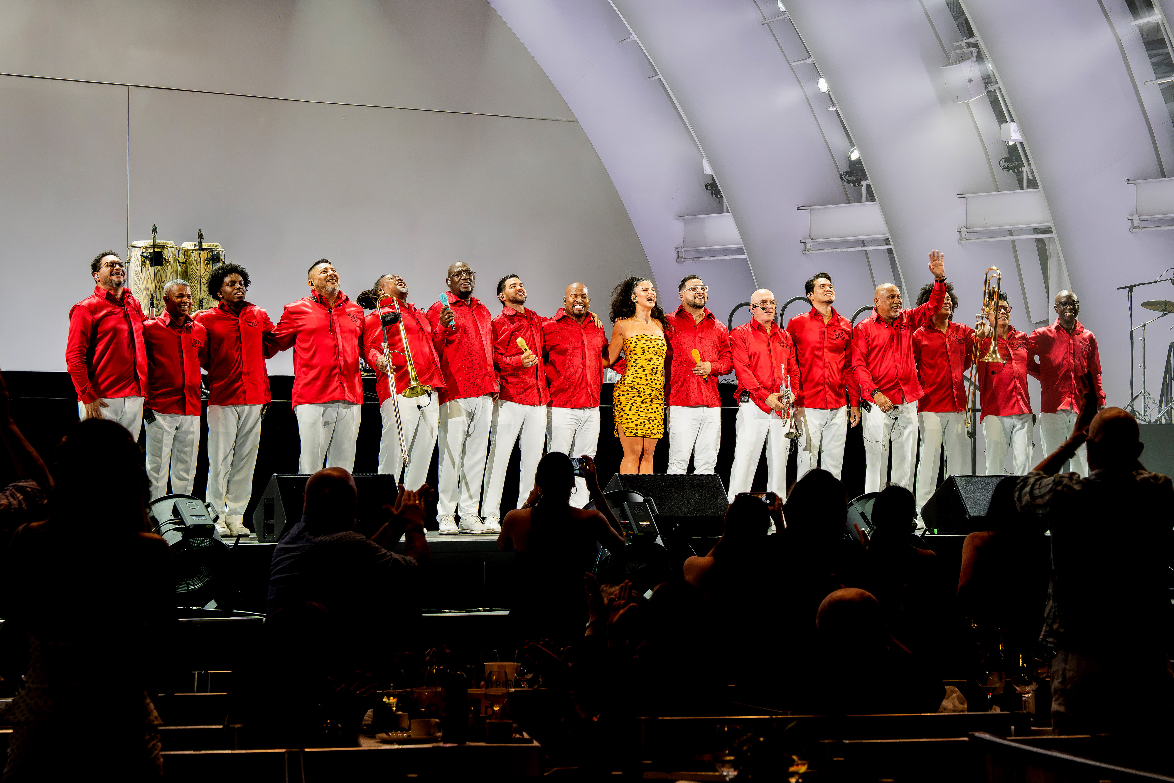 Nathy Peluso y Grupo Niche hacen historia en el Hollywood Bowl