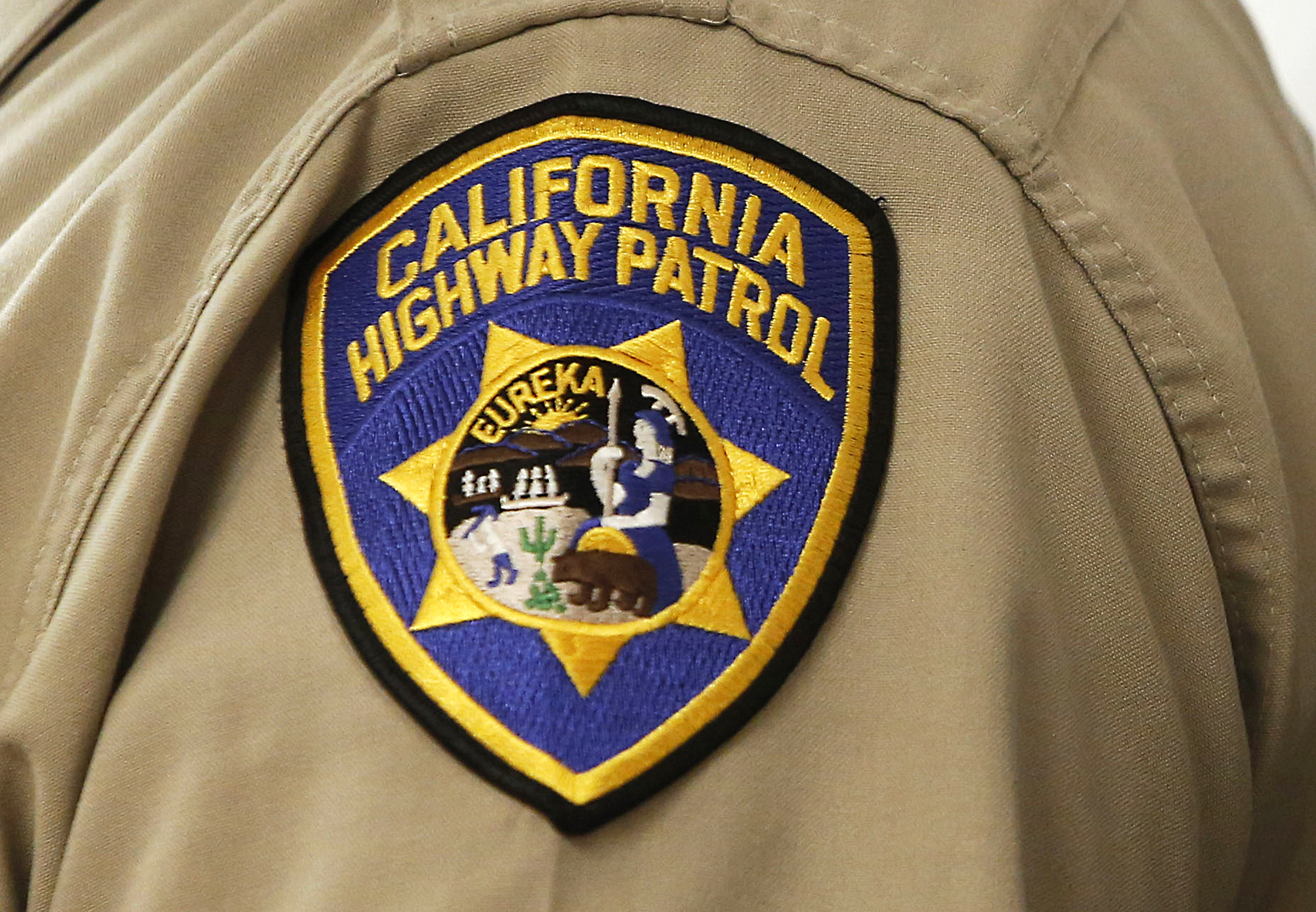 Conductor ebrio sobrevive a caída de 600 pies por acantilado en California