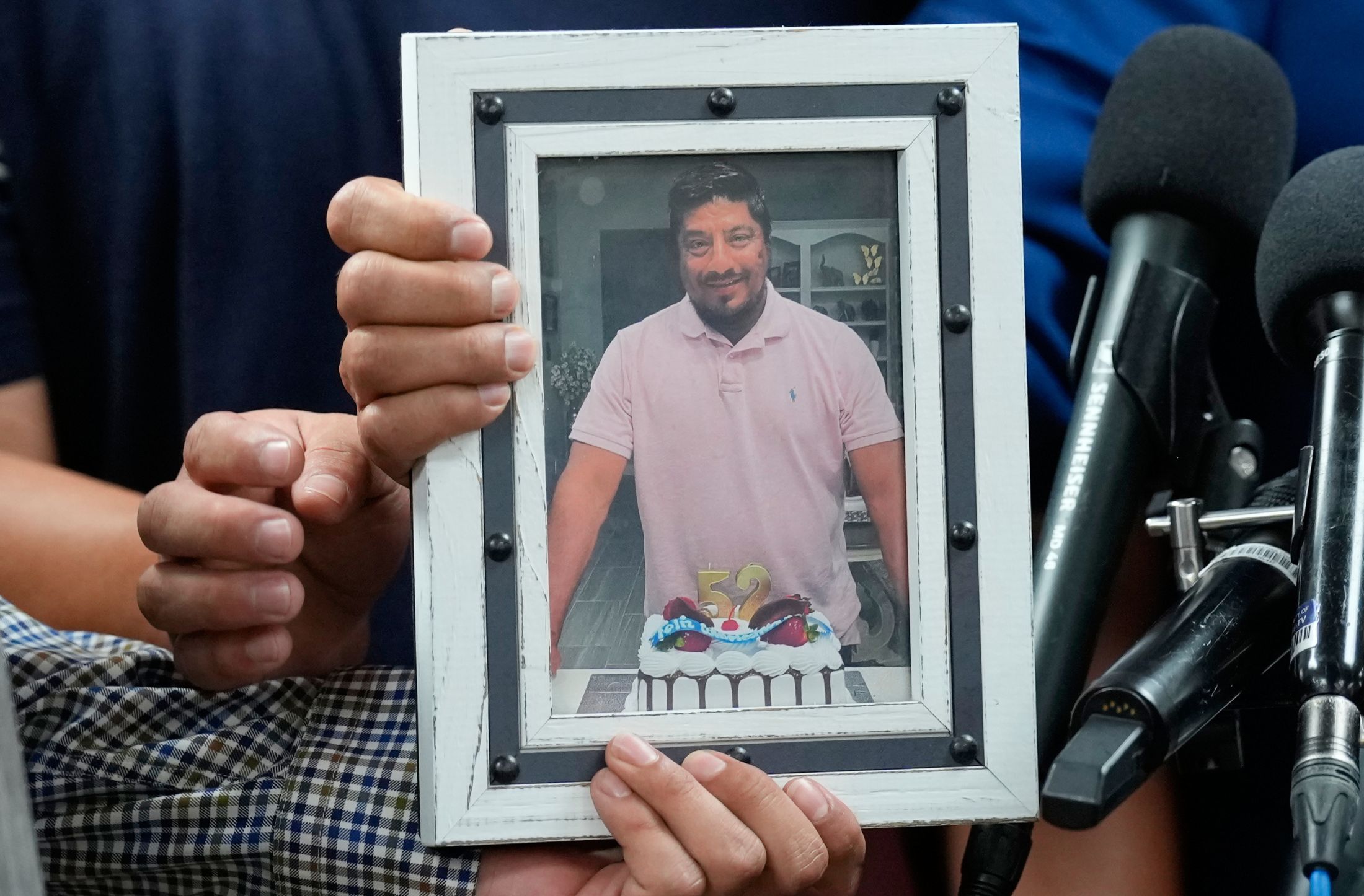 Hijo de mexicano abatido por ICE exige esclarecer el operativo en Texas: "No merecía morir"