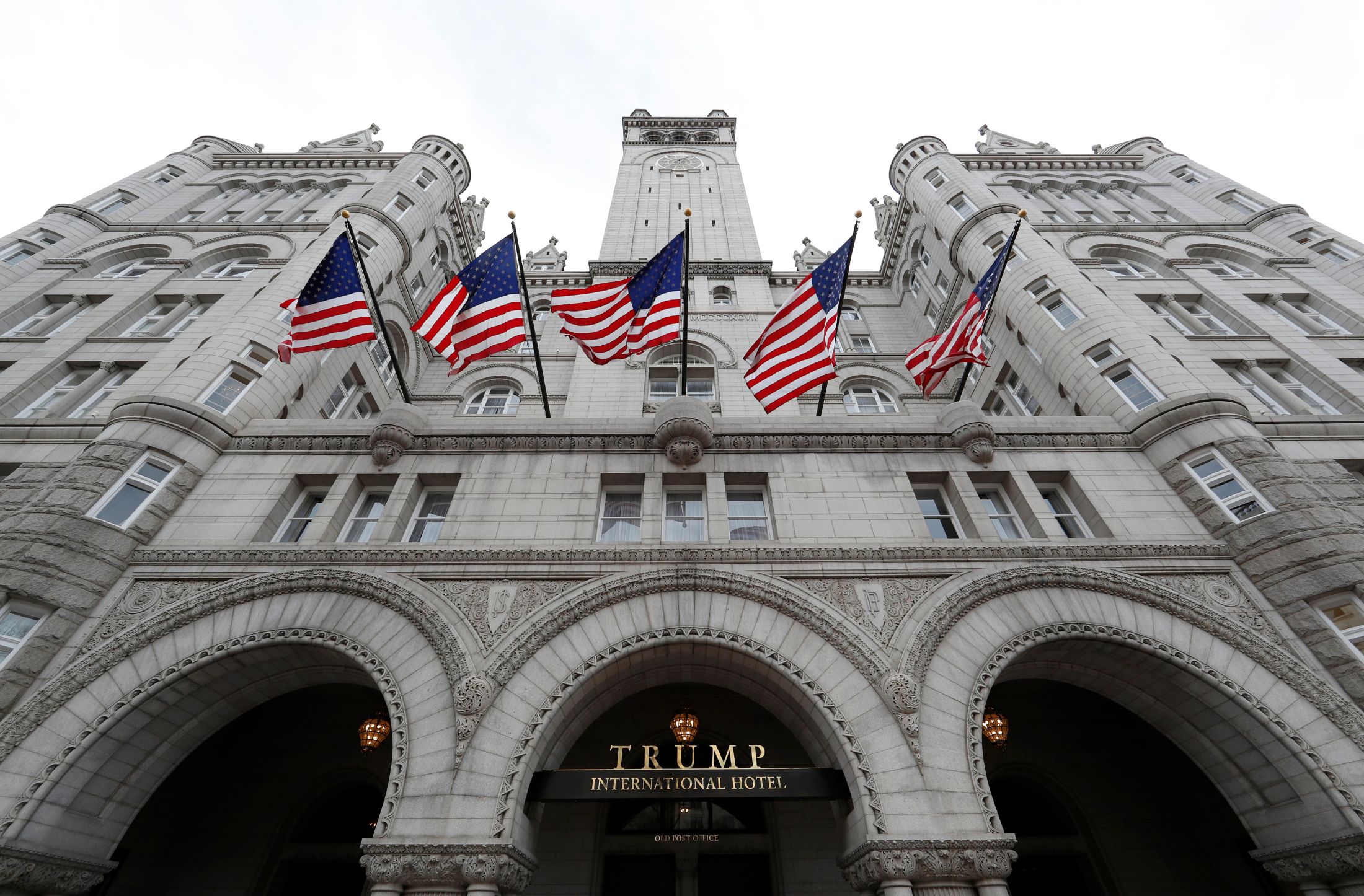 Demócratas exigen respuestas por acuerdo entre Trump y el IRS que podría proteger a sus empresas