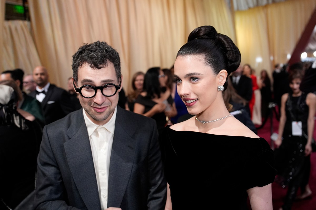 Representante de Margaret Qualley desmiente infidelidad en su separación