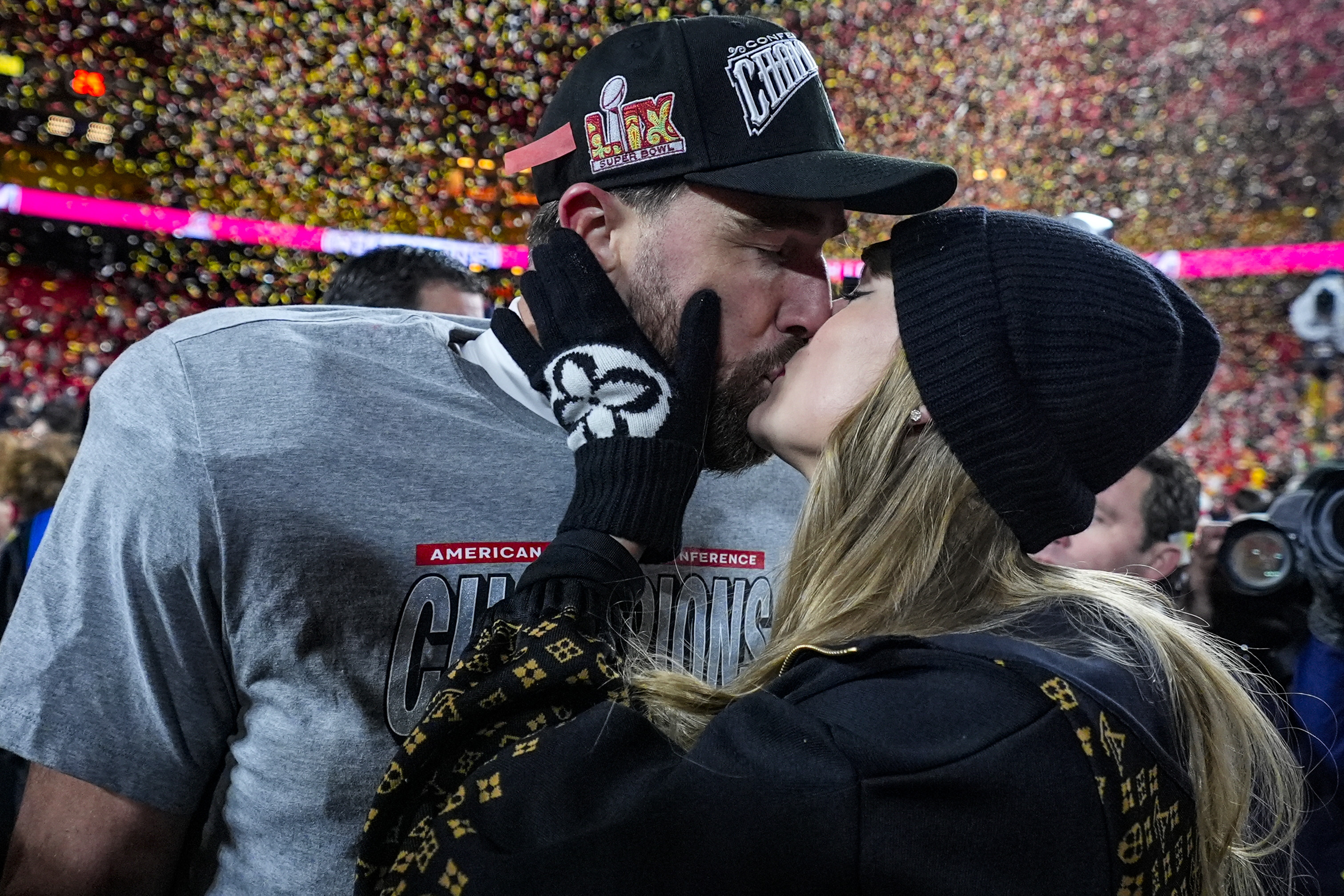 Boda de Taylor Swift y Travis Kelce: ¿Quién atrapó el ramo de novia?