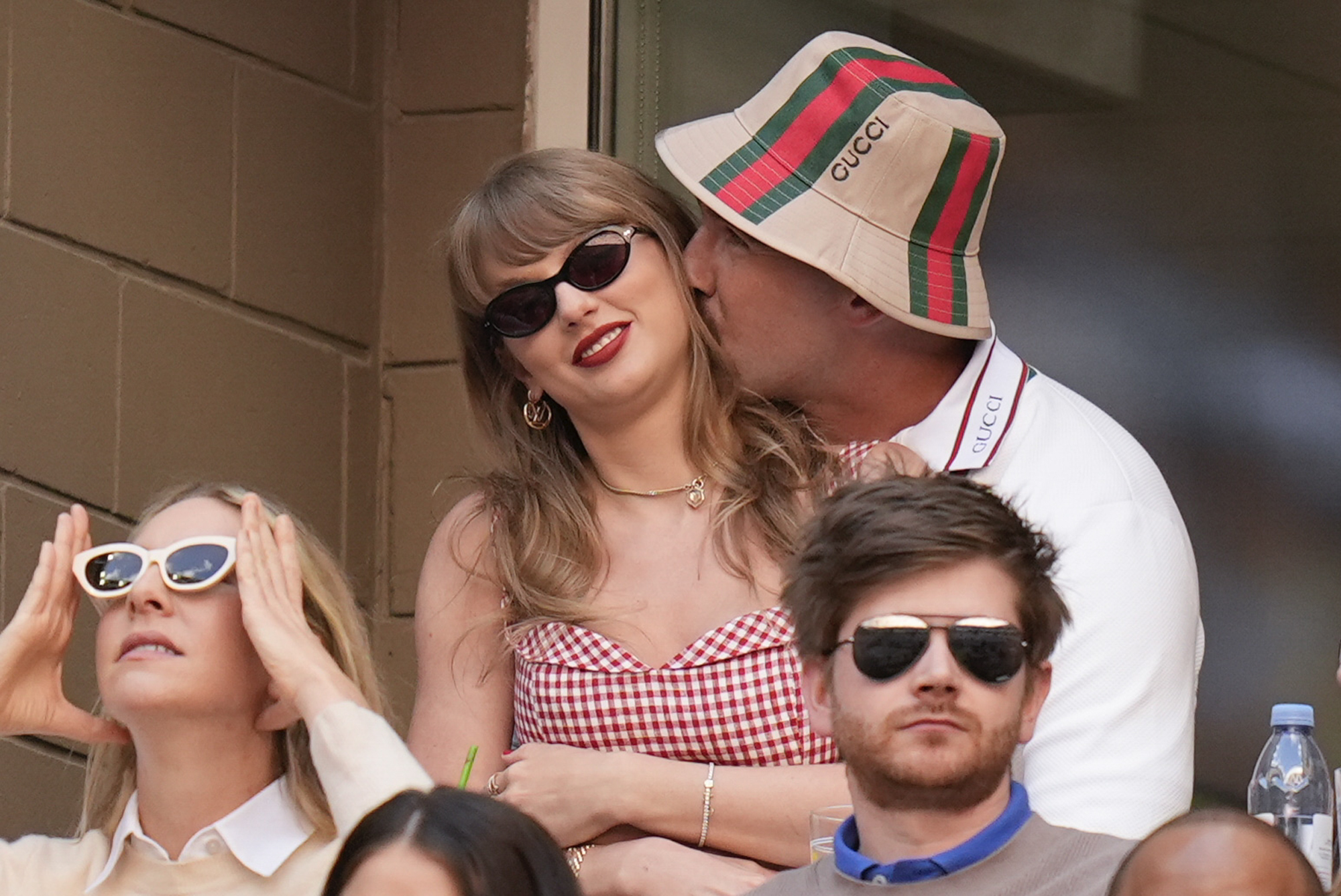 Amigos de Taylor Swift y Travis Kelce revelan nuevos detalles de su boda