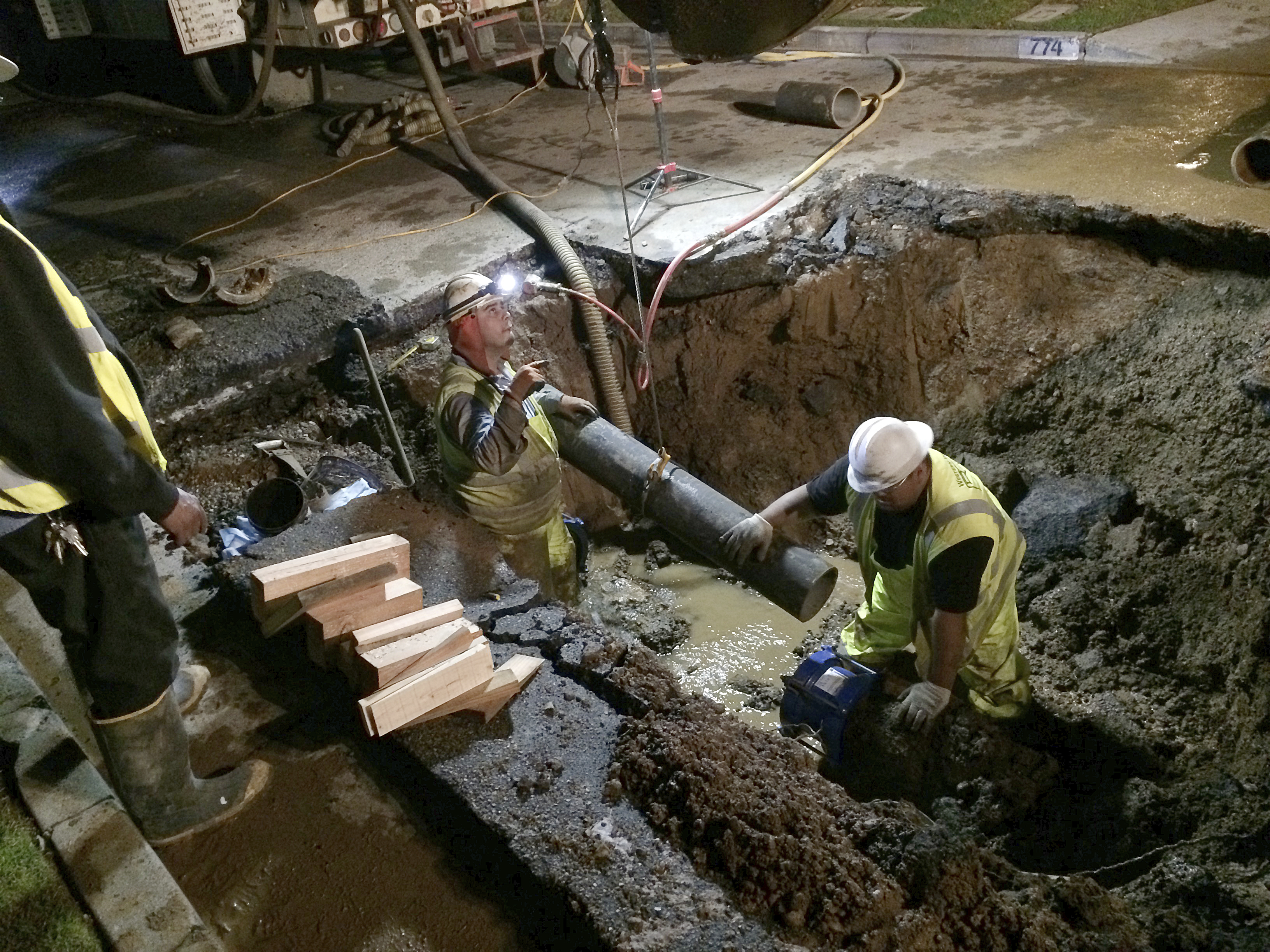 Se reportan más roturas de tuberías de agua en Los Ángeles