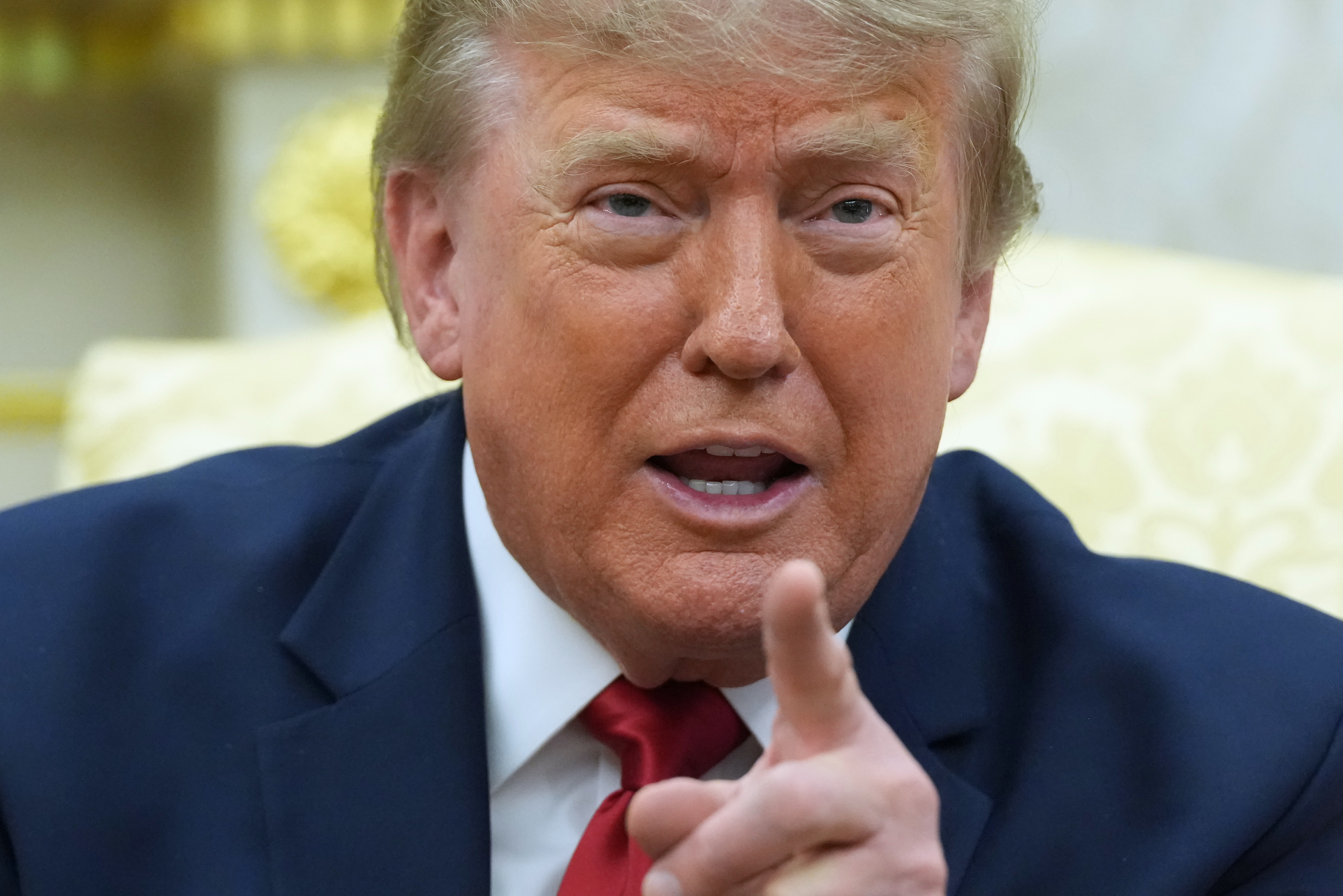 Trump descarta por ahora negociar con Irán, pero confirma comunicación entre Washington y Teherán