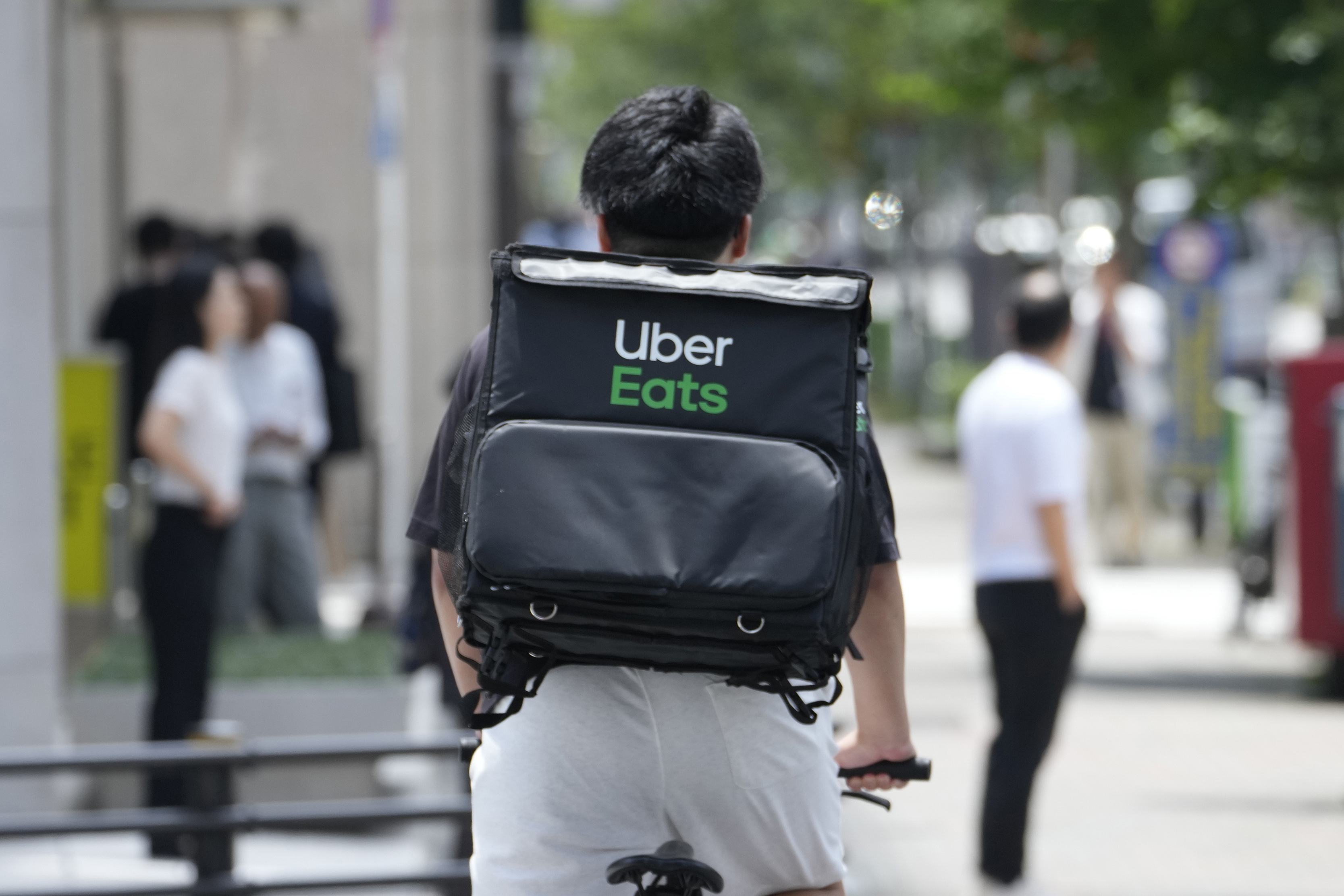 Uber Eats expande su red de reparto de comestibles en Estados Unidos
