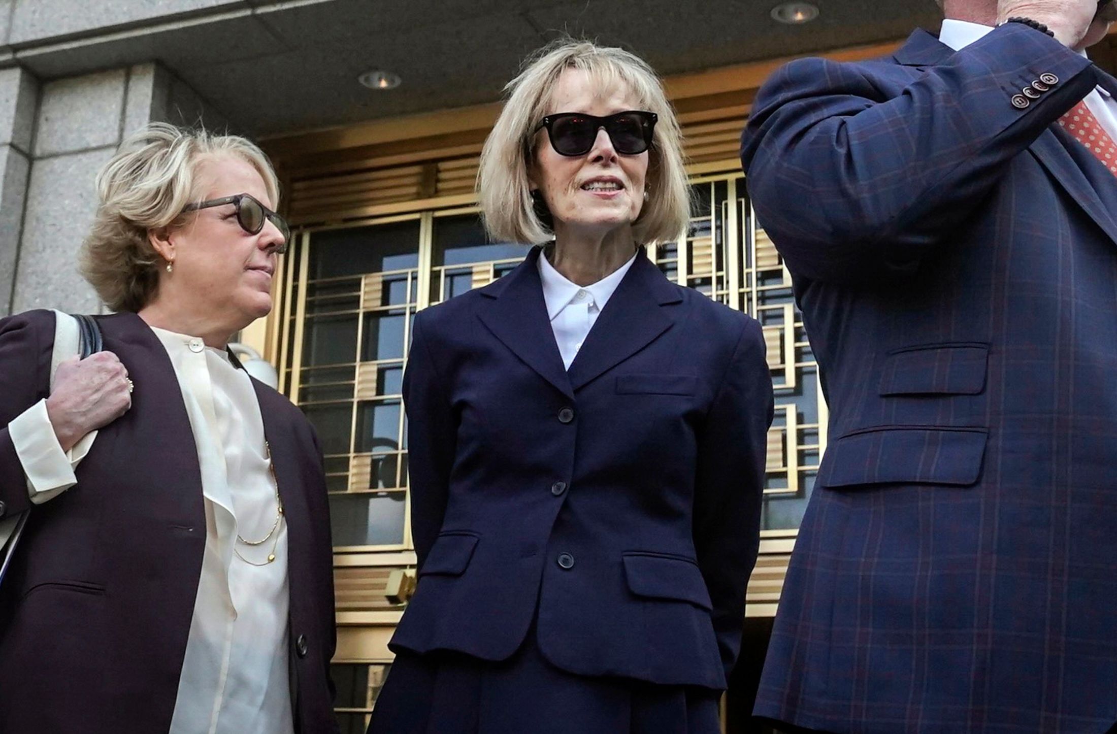 Juez ordena entregar a E. Jean Carroll los $5 millones que Trump mantenía retenidos
