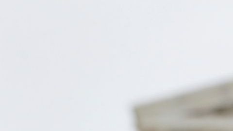 Una madre de Texas busca recuperar su protección migratoria tras ser expulsada pese a contar con permiso vigente.