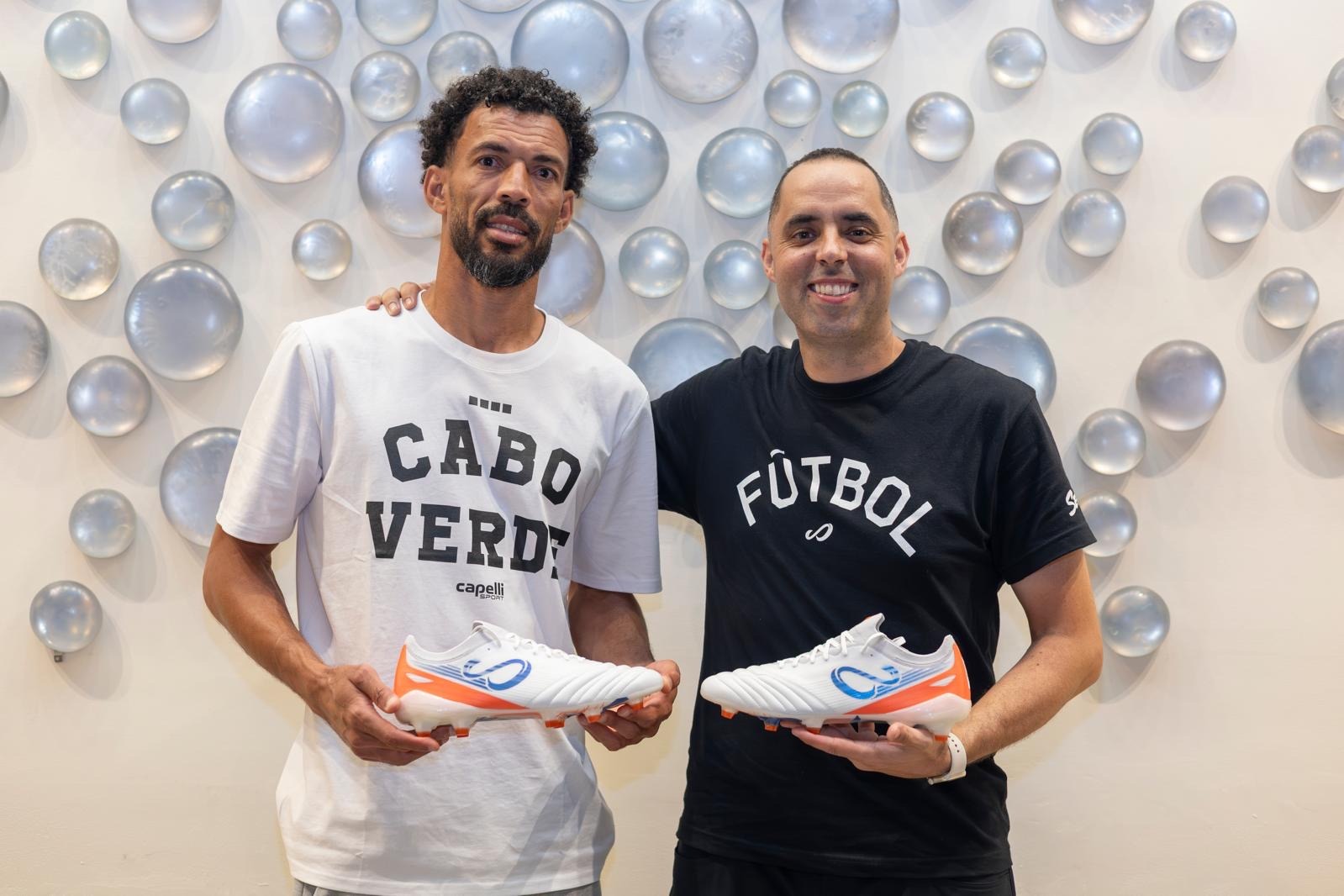 Vozinha tiene un aliado argentino, el creador de sus zapatos