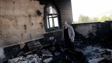 Colonos israelíes incendian mezquitas, vehículos y tierras de cultivo durante una serie de ataques en Cisjordania, denuncian autoridades palestinas