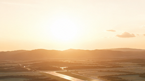 Vista aérea del futuro Aeropuerto Internacional de Bishoftu en Etiopía, diseñado como un gran hub moderno con múltiples pistas y terminal futurista