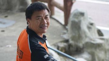 "Garabateaba" versos entre entrega y entrega: el repartidor de comida que ganó uno de los mayores premios literarios de China