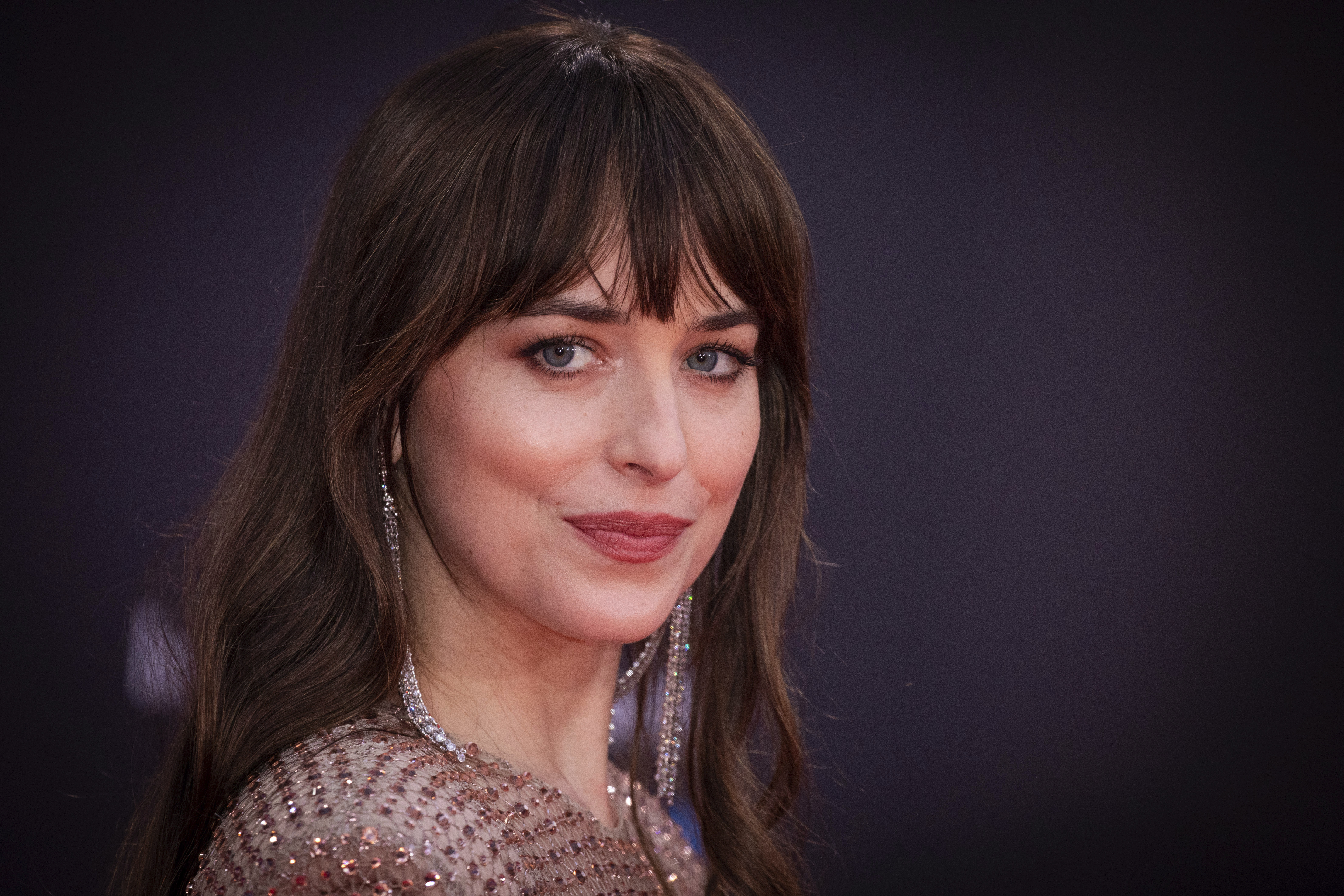 Dakota Johnson Sorprende Como Marilyn Monroe En Primer Vistazo De Su Dakota Johnson Sorprende Como Marilyn Monroe En Primer Vistazo De Su