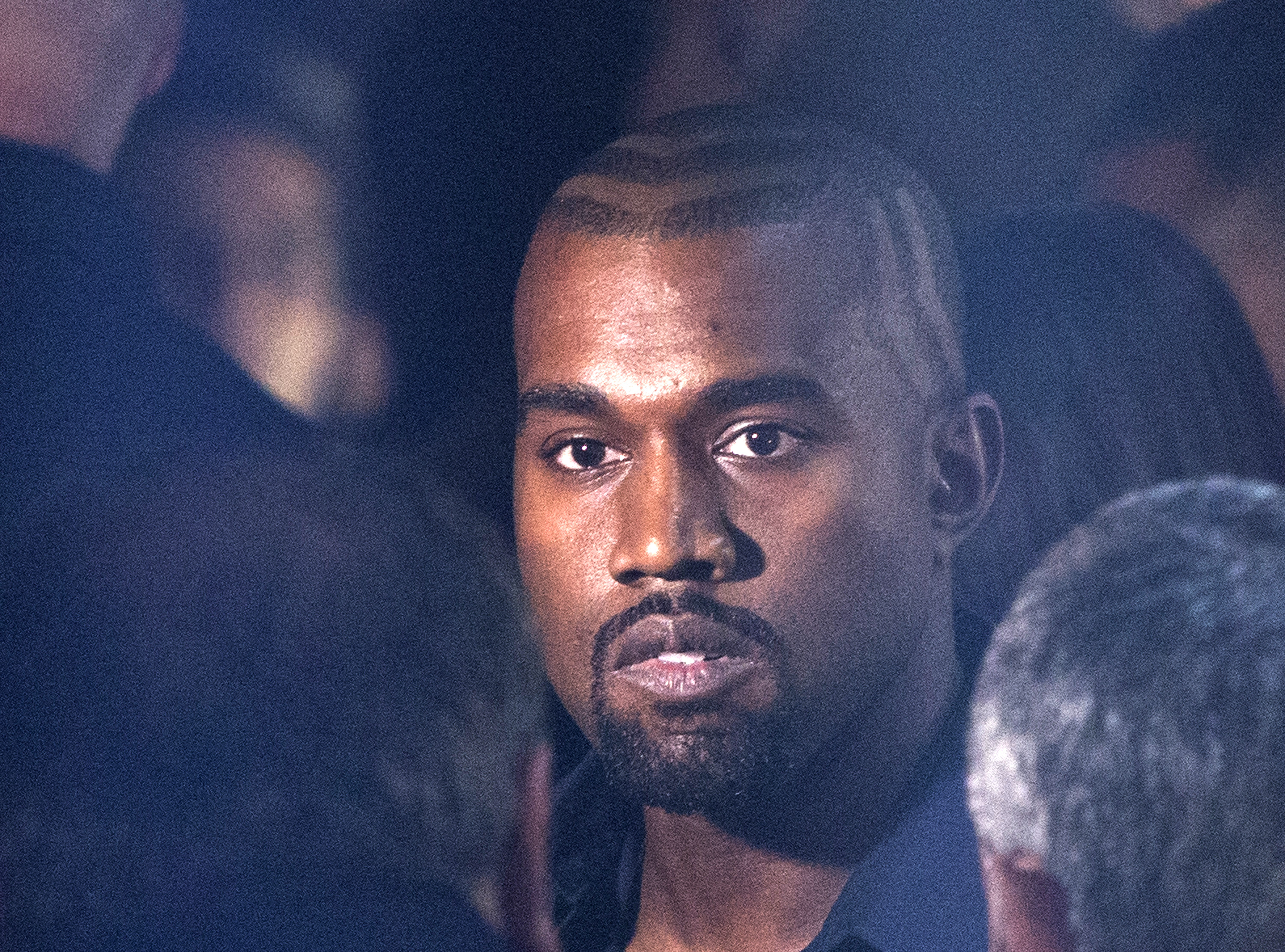 Kanye West llega a acuerdo con exempleada tras demanda por presunto acoso sexual