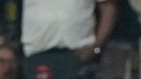 Julián Quiñones (16) de México es lanzado al aire por sus compañeros tras el partido de dieciseisavos de final del Mundial entre México y Ecuador en la Ciudad de México, el martes 30 de junio de 2026.