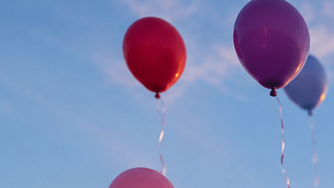 Globos volando en el aire